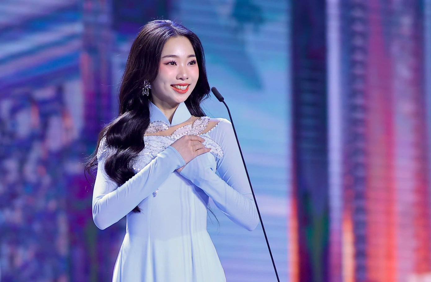 Phạm Thùy Dương sinh năm 2003, đến từ Hà Nội. Cô là thí sinh duy nhất của Hoa hậu Việt Nam 2024 đang học cùng lúc hai trường là Đại học Ngoại thương và Đại học Kinh tế Quốc dân. Phạm Thùy Dương sinh năm 2003, đến từ Hà Nội. Cô là thí sinh duy nhất của Hoa hậu Việt Nam 2024 đang học cùng lúc hai trường là Đại học Ngoại thương và Đại học Kinh tế Quốc dân.