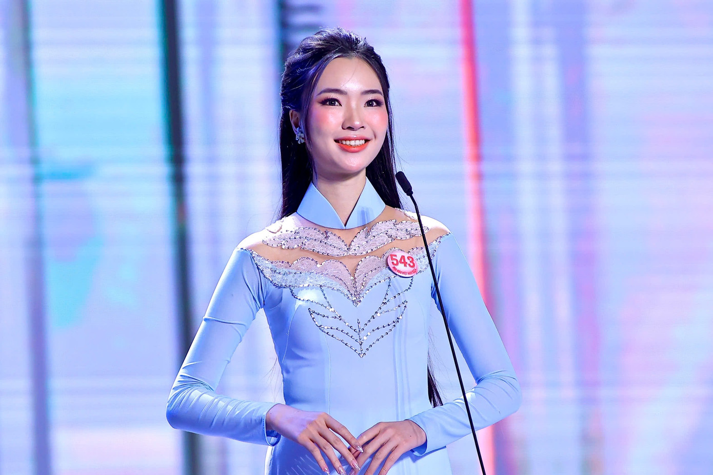 Thí sinh Trịnh Vũ Hồng Duyên, sinh năm 2004, sinh viên Đại học Anh Quốc Việt Nam. Cô đến từ Thanh Hóa, sở hữu chiều cao 1,71 m, số đo ba vòng 81-63-91 cm. Thí sinh Trịnh Vũ Hồng Duyên, sinh năm 2004, sinh viên Đại học Anh Quốc Việt Nam. Cô đến từ Thanh Hóa, sở hữu chiều cao 1,71 m, số đo ba vòng 81-63-91 cm.