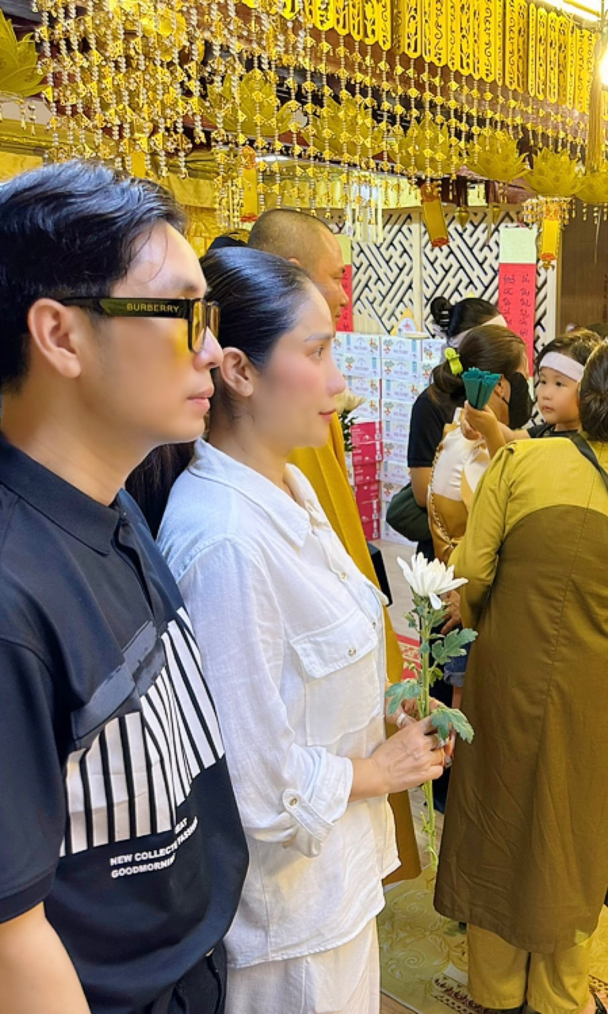 Một số hình ảnh trong lễ thủy táng NSƯT Quý Bình sáng 26/4. Ảnh: Song Minh. Một số hình ảnh trong lễ thủy táng NSƯT Quý Bình sáng 26/4. Ảnh: Song Minh.