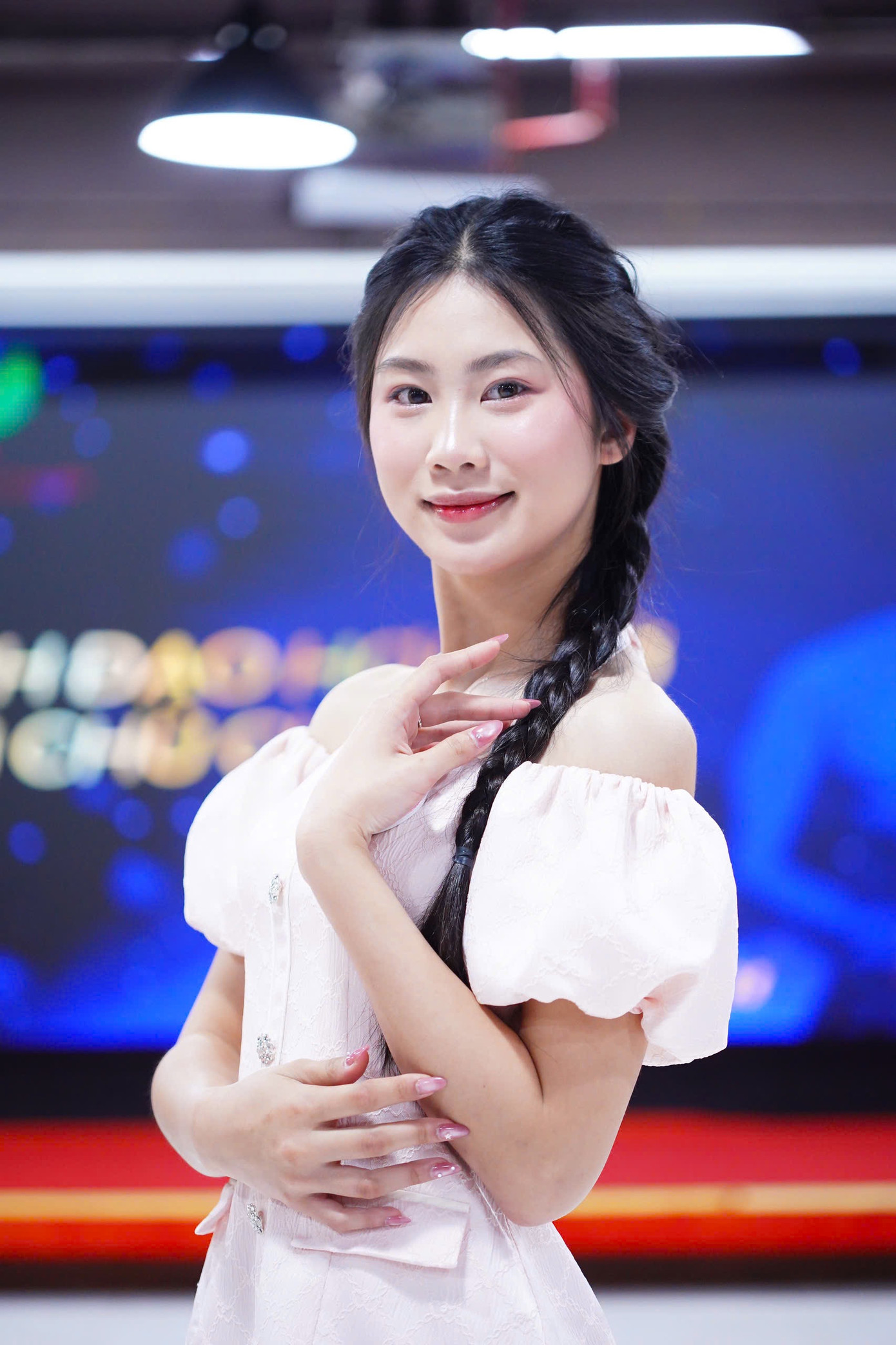 Nguyễn Thị Thu Hằng là một trong những thí sinh nhỏ tuổi nhất của cuộc thi Hoa hậu Việt Nam 2024. Cô sở hữu chiều cao 1,73 m, từng đạt danh hiệu Á khôi 1 cuộc thi Sinh viên Thanh lịch toàn quốc 2024.