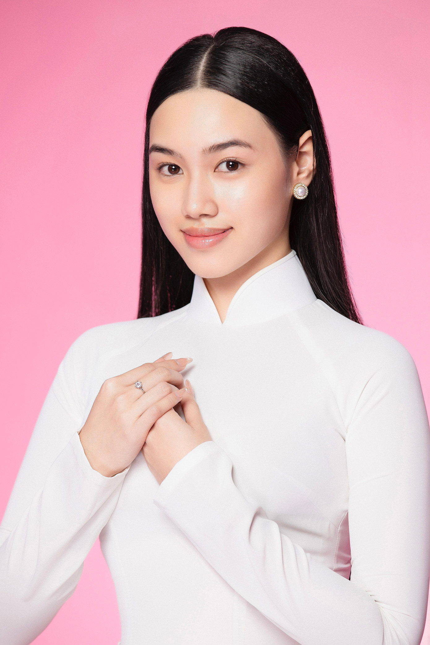 Thí sinh Hồ Ngọc Phương Linh sinh năm 2004, đến từ Hà Tĩnh, sinh viên trường Quản trị và Kinh doanh, Đại học Quốc gia Hà Nội. Thí sinh Ngô Thị Thanh Vân sinh năm 2005, đến từ Ninh Bình, sinh viên Đại học Văn hóa Hà Nội. Cô vào thẳng nhà chung Hoa hậu Việt Nam 2024 nhờ danh hiệu &quot;Người đẹp thứ hai&quot; cuộc thi Người đẹp Hoa Lư.