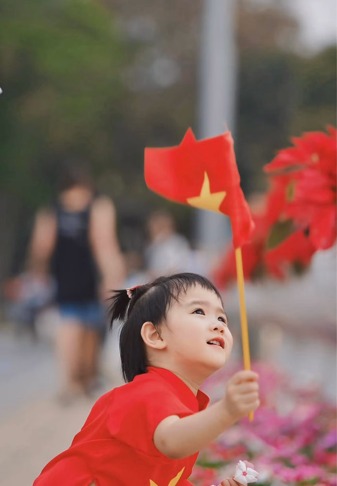 Hiện Trúc Mai cùng dàn nghệ sĩ của Nhà hát Kịch Công an nhân dân tất bật chuẩn bị cho vở diễn phục vụ lễ kỷ niệm 50 năm thống nhất đất nước, diễn ra đêm 30/4 tại Nhà hát Hồ Gươm, Hà Nội. Hiện Trúc Mai cùng dàn nghệ sĩ của Nhà hát Kịch Công an nhân dân tất bật chuẩn bị cho vở diễn phục vụ lễ kỷ niệm 50 năm thống nhất đất nước, diễn ra đêm 30/4 tại Nhà hát Hồ Gươm, Hà Nội.
