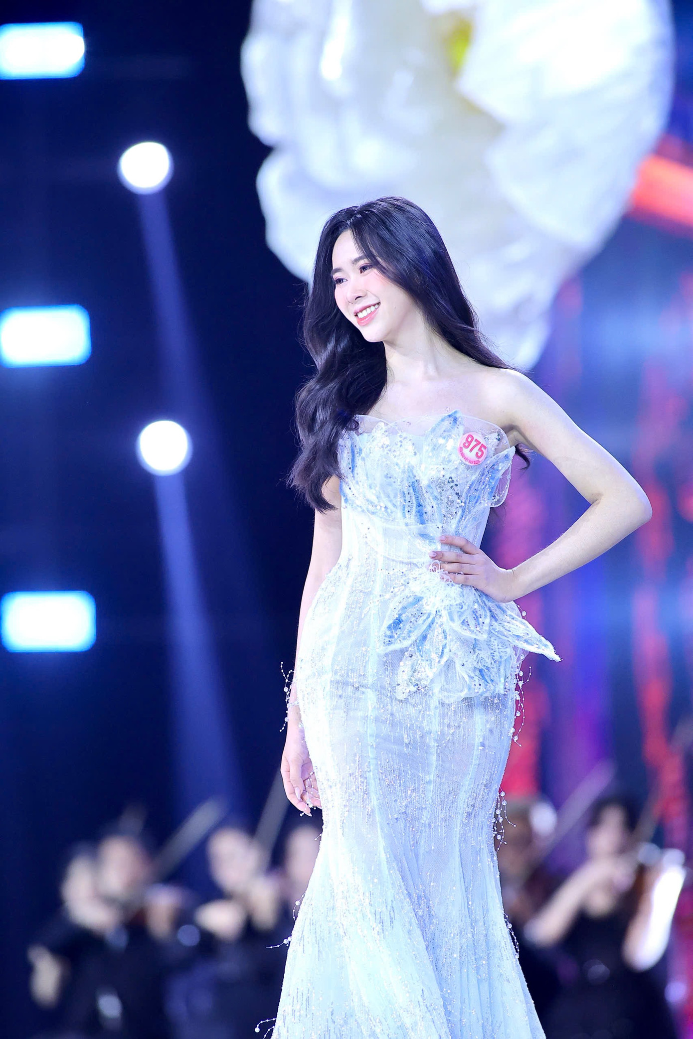 Hoàng Quý Lan là một trong hai cô gái dân tộc Tày ở cuộc thi Hoa hậu Việt Nam năm nay. Nữ sinh Đại học Ngoại thương có chiều cao 1,75 m. Hoàng Quý Lan là một trong hai cô gái dân tộc Tày ở cuộc thi Hoa hậu Việt Nam năm nay. Nữ sinh Đại học Ngoại thương có chiều cao 1,75 m.