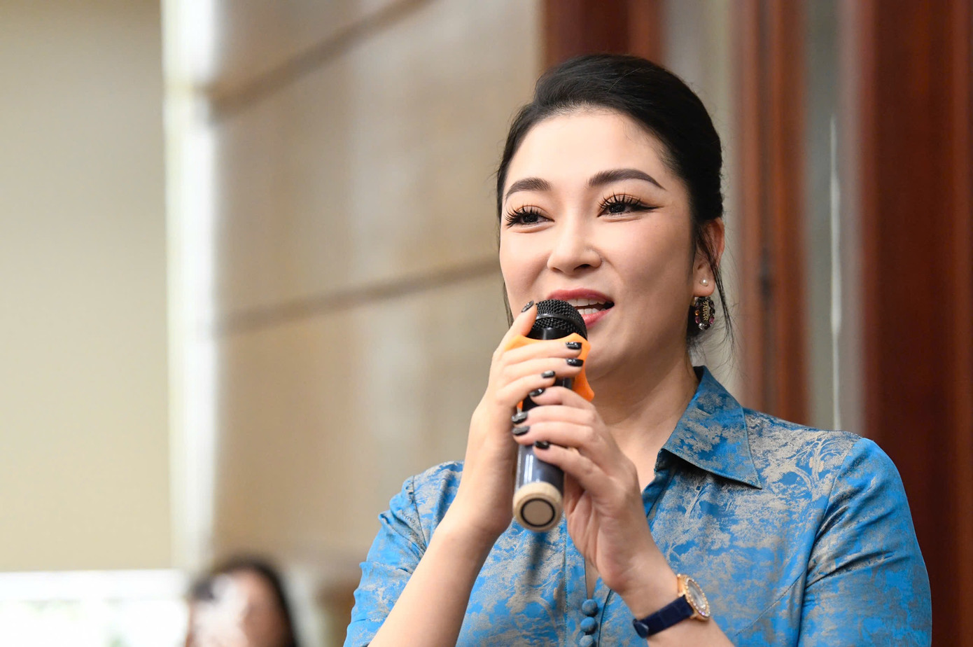 Hoa hậu Việt Nam 2004 khuyên các thí sinh cười thật nhiều, tận dụng lợi thế đó để gây thiện cảm với người đối diện. Cô cho rằng nụ cười sẽ giúp các em tỏa sáng. Khi cười, các em tự tin để đi vững hơn, giao tiếp hay làm bất cứ điều gì cũng đẹp đẽ hơn.