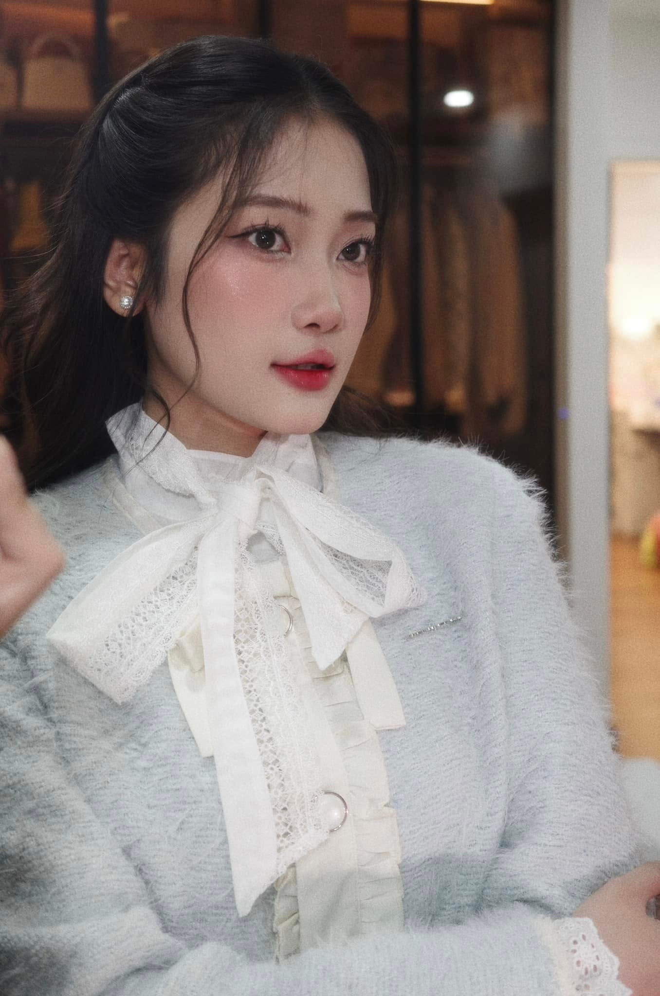 Về lý do tham dự cuộc thi, Hương Giang cho biết đây là ước mơ từ nhỏ và cô luôn mong muốn có cơ hội được đứng trên sân khấu này, được lan tỏa những giá trị tốt đẹp của người phụ nữ Việt Nam.