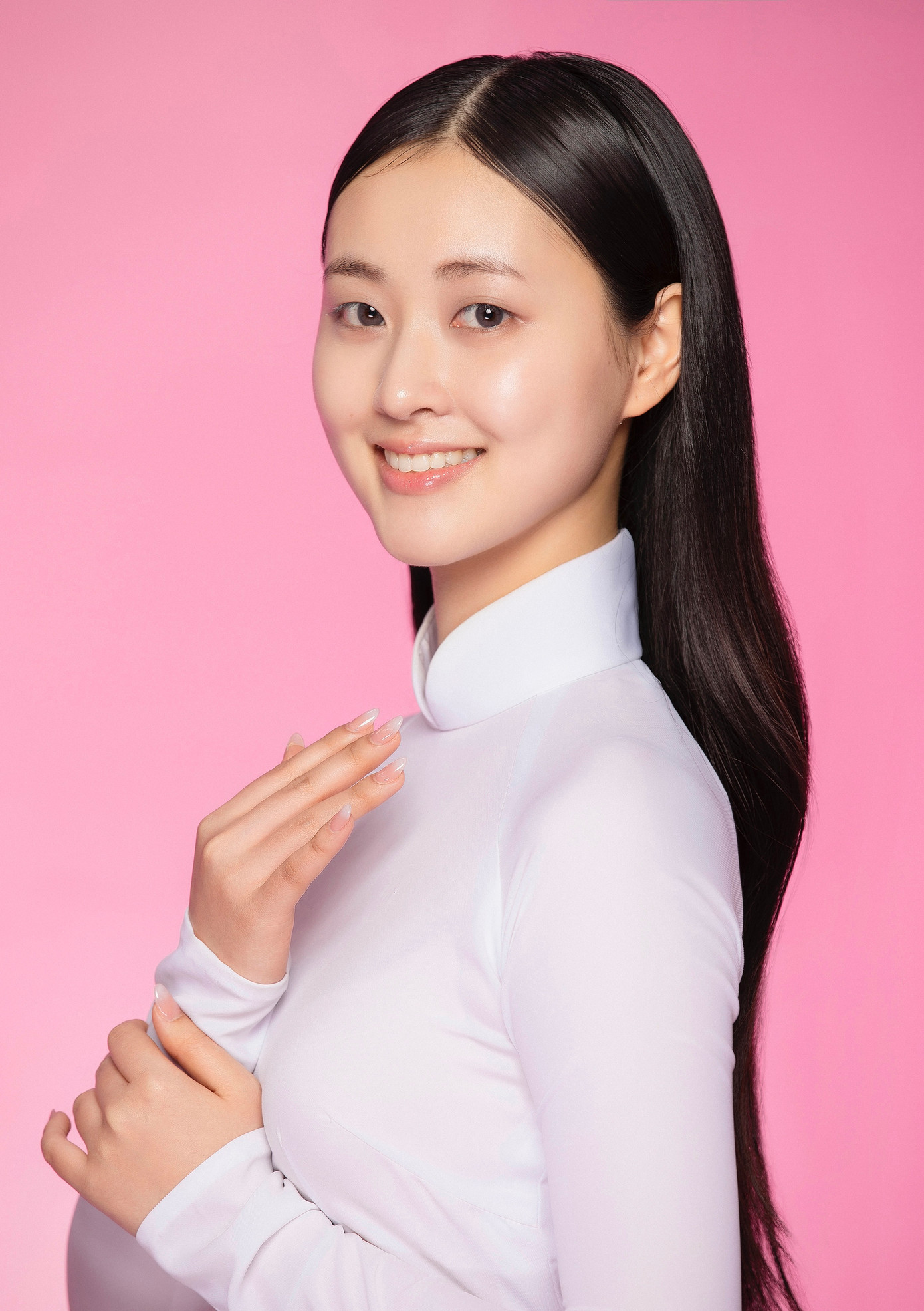 Thí sinh Trần Ngọc Châu Anh sinh năm 2003, đến từ Hà Nội, sinh viên chuyên ngành Piano tại Học viện Âm nhạc quốc gia Việt Nam. Cô cũng là Thiếu úy Quân nhân chuyên nghiệp, đang công tác tại Khoa Âm nhạc, Đại học Văn hóa Nghệ thuật Quân đội. Thí sinh Hoàng Thị Tú Anh Tú Anh sinh năm 2003, đến từ Hà Nội, hiện là sinh viên Đại học Ngoại Thương Hà Nội. Tú Anh biết 2 ngoại ngữ là tiếng Anh và tiếng Nhật. Thí sinh Trần Ngọc Châu Anh sinh năm 2003, đến từ Hà Nội, sinh viên chuyên ngành Piano tại Học viện Âm nhạc quốc gia Việt Nam. Cô cũng là Thiếu úy Quân nhân chuyên nghiệp, đang công tác tại Khoa Âm nhạc, Đại học Văn hóa Nghệ thuật Quân đội. Thí sinh Hoàng Thị Tú Anh Tú Anh sinh năm 2003, đến từ Hà Nội, hiện là sinh viên Đại học Ngoại Thương Hà Nội. Tú Anh biết 2 ngoại ngữ là tiếng Anh và tiếng Nhật.