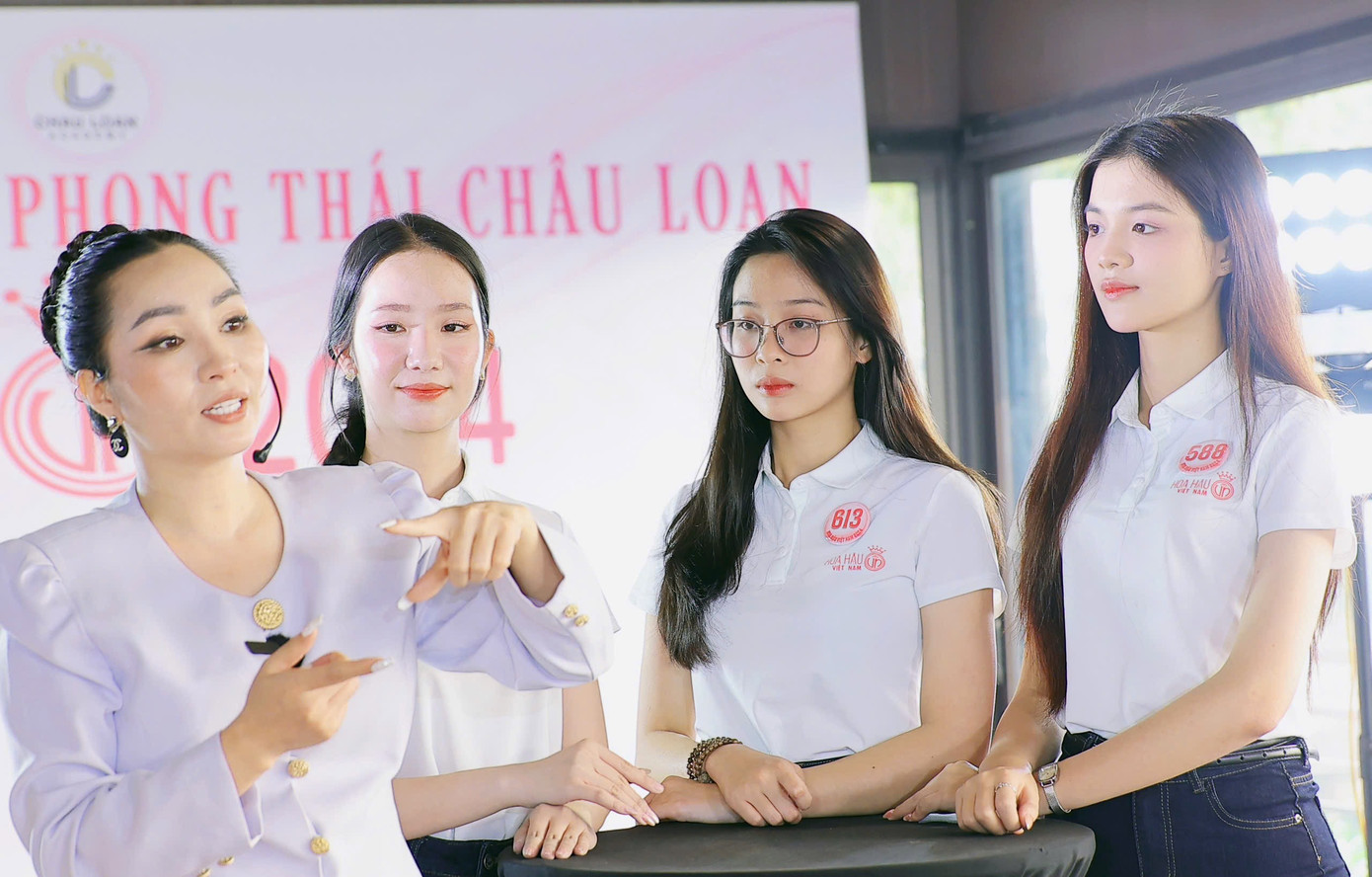 Với sự đồng hành của đội ngũ chuyên gia và chuỗi hoạt động đào tạo chuyên sâu, thí sinh ngày càng hoàn thiện bản thân và tự tin bước vào những vòng thi quyết định phía trước.