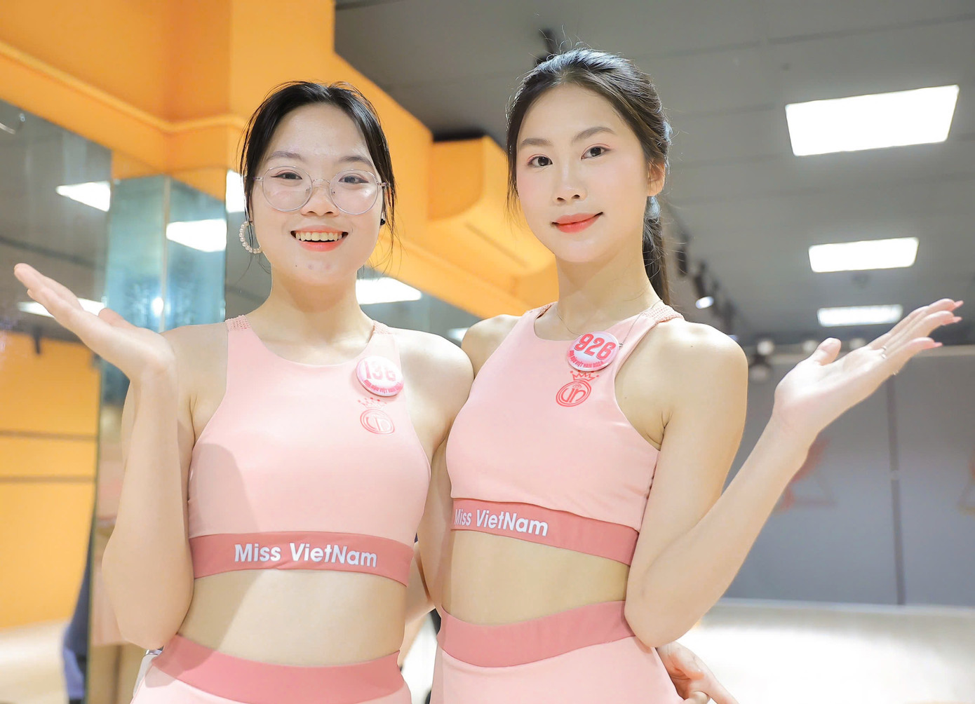 Đặng Ngọc Bảo Nhi là sinh viên trường ĐH FPT Đà Nẵng. Cô có thể giao tiếp thành thạo tiếng Anh và tiếng Trung. Ngoài ra, Bảo Nhi chơi được 4 loại nhạc cụ như guitar, sáo, piano, organ. Bên cạnh đó, nữ sinh này còn có năng khiếu hội họa.