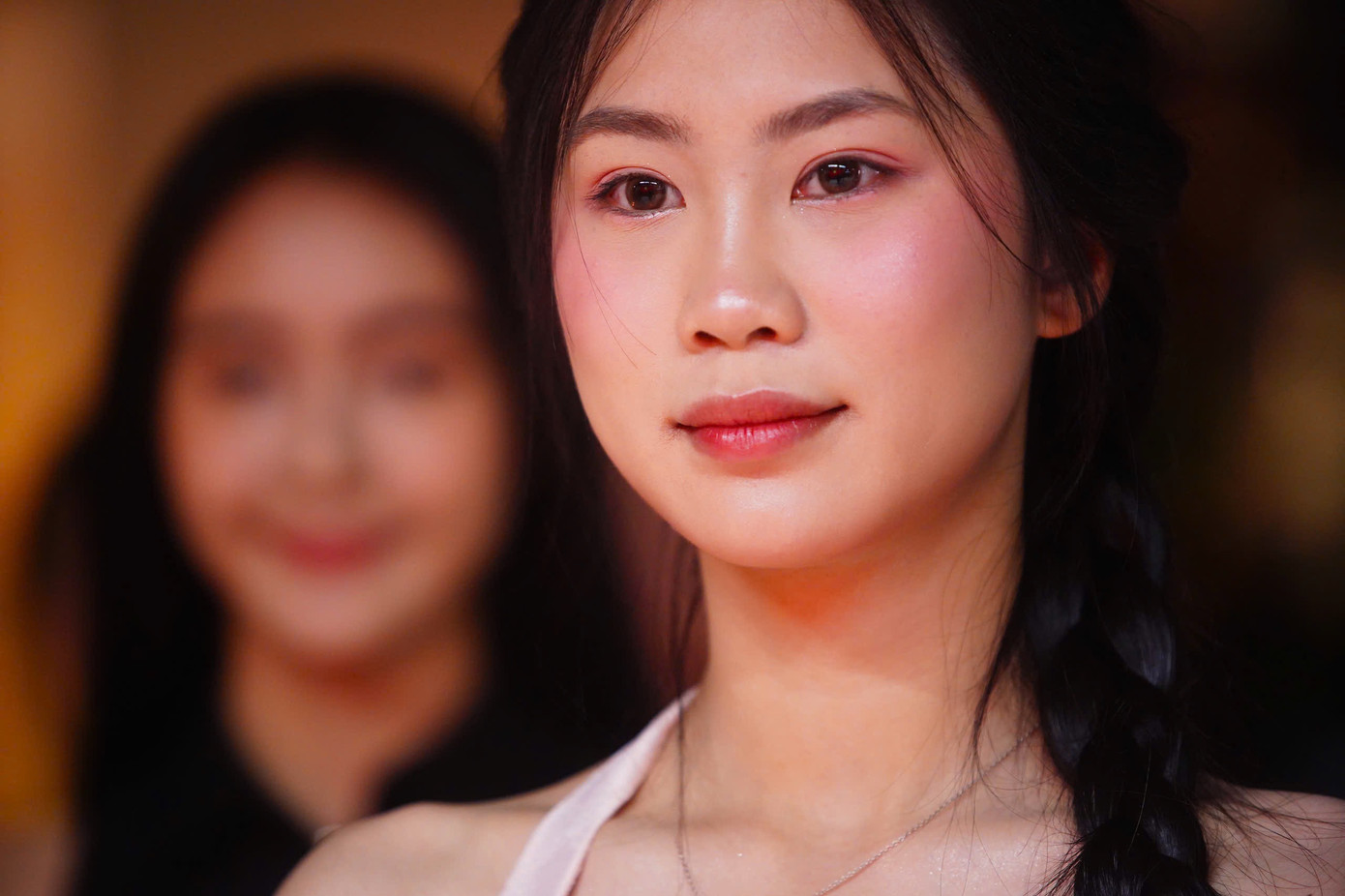 Nguyễn Thị Thu Hằng là một trong những thí sinh nhỏ tuổi nhất của cuộc thi Hoa hậu Việt Nam 2024. Cô sở hữu chiều cao 1,73 m, sinh viên ngành Công nghệ Tài chính của Đại học Kinh tế Quốc dân.