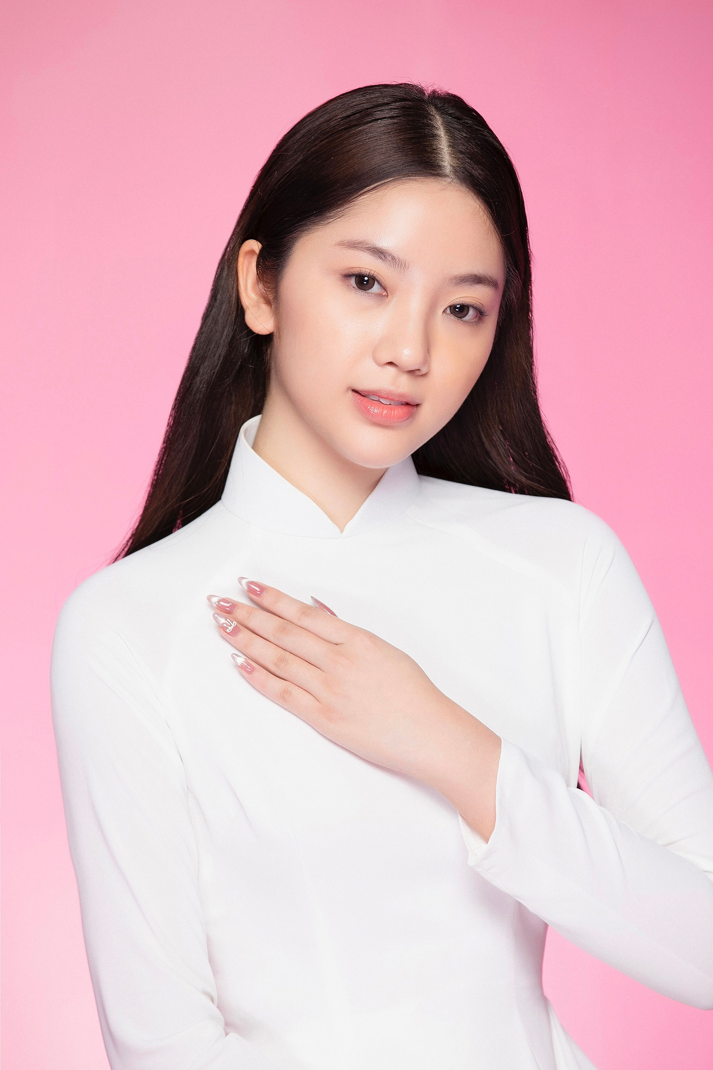 Thí sinh Trịnh Quỳnh Trang sinh năm 2003, đến từ Quảng Ninh, sinh viên ngành Kinh doanh Quốc tế, Đại học Ngoại thương. Quỳnh Trang từng đạt Học sinh Giỏi cấp tỉnh môn Vật lý và sở hữu chứng chỉ IELTS 7.5.