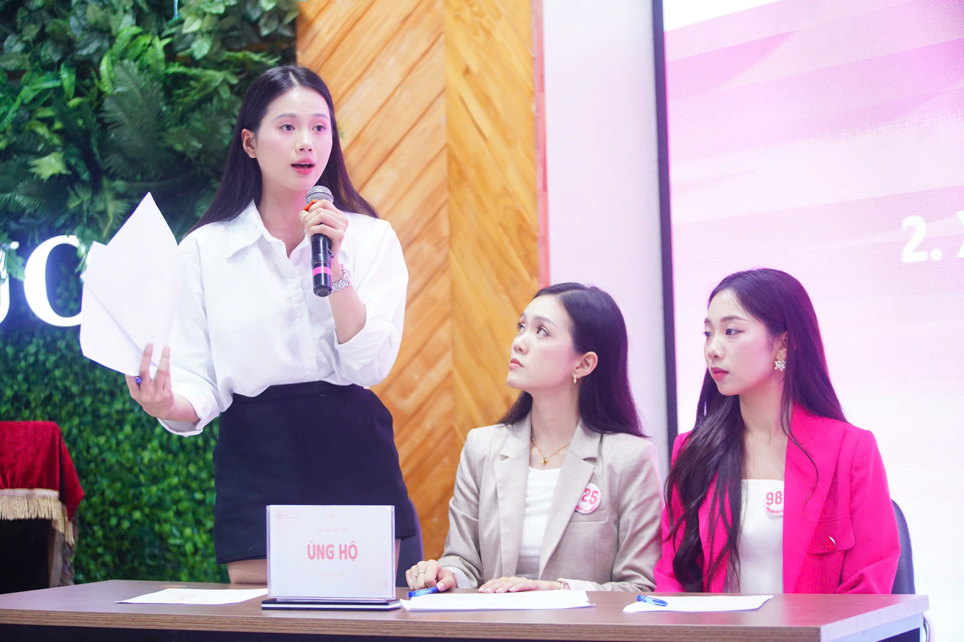 Ngoài ra, cô khuyên thí sinh Hoa hậu Việt Nam 2024 khi trình bày quan điểm cần đưa ra luận cứ và luận chứng xác đáng. Đó là phương pháp hiệu quả nhất để thuyết phục người nghe. Ngoài ra, cô khuyên thí sinh Hoa hậu Việt Nam 2024 khi trình bày quan điểm cần đưa ra luận cứ và luận chứng xác đáng. Đó là phương pháp hiệu quả nhất để thuyết phục người nghe.