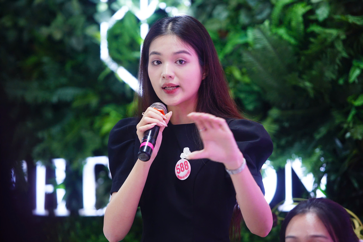 Về phía Hoa hậu Đỗ Thị Hà, cô bày tỏ ngưỡng mộ về năng lực của thí sinh Hoa hậu Việt Nam 2024. Đỗ Hà thừa nhận thua kém so với thời điểm cô tham gia Hoa hậu Việt Nam 2020. Về phía Hoa hậu Đỗ Thị Hà, cô bày tỏ ngưỡng mộ về năng lực của thí sinh Hoa hậu Việt Nam 2024. Đỗ Hà thừa nhận thua kém so với thời điểm cô tham gia Hoa hậu Việt Nam 2020.