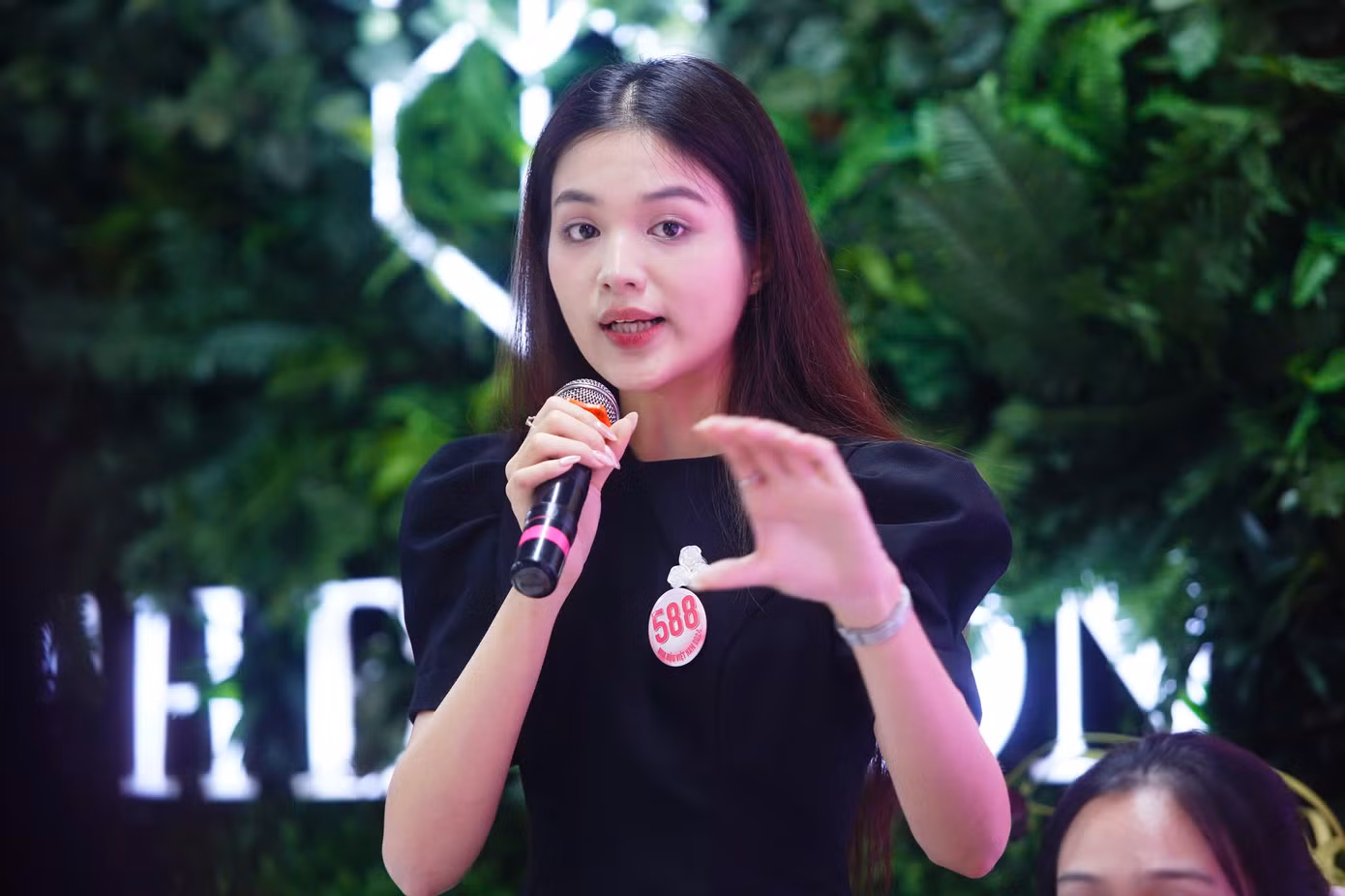 Về phía Hoa hậu Đỗ Thị Hà, cô bày tỏ ngưỡng mộ về năng lực của thí sinh Hoa hậu Việt Nam 2024. Đỗ Hà thừa nhận thua kém so với thời điểm cô tham gia Hoa hậu Việt Nam 2020.
