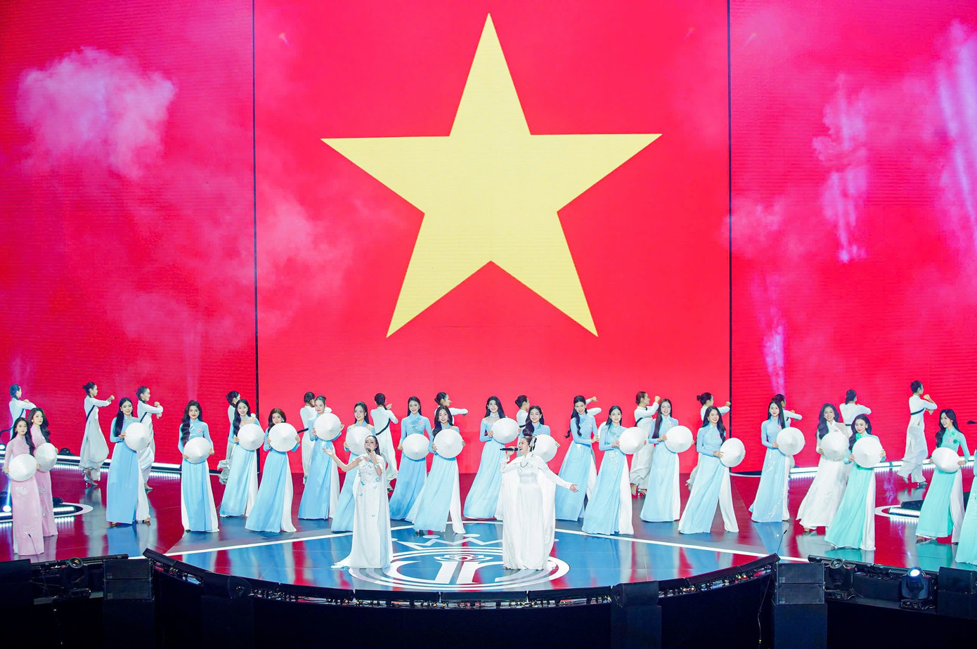 Đây không đơn thuần là một cuộc thi sắc đẹp, còn là hành trình văn hóa, nơi những giá trị truyền thống được “kể” lại bằng ngôn ngữ của thời đại số. Đây không đơn thuần là một cuộc thi sắc đẹp, còn là hành trình văn hóa, nơi những giá trị truyền thống được “kể” lại bằng ngôn ngữ của thời đại số.