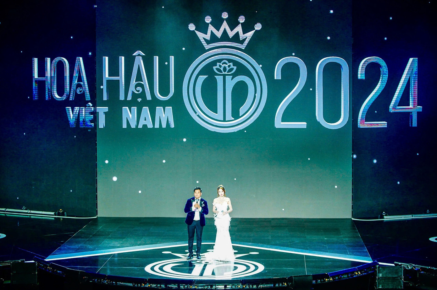 Chung khảo toàn quốc Hoa hậu Việt Nam 2024 diễn ra tối tại Hà Nội. Đây được xem là một trong những đêm chung khảo có quy mô lớn nhất từ trước đến nay, thể hiện ở sân khấu, chất lượng nghệ thuật. Chung khảo toàn quốc Hoa hậu Việt Nam 2024 diễn ra tối tại Hà Nội. Đây được xem là một trong những đêm chung khảo có quy mô lớn nhất từ trước đến nay, thể hiện ở sân khấu, chất lượng nghệ thuật.