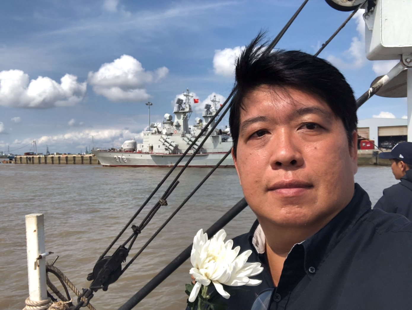 Đạo diễn Huỳnh Tấn Phát, vợ chồng diễn viên Lê Phương dự lễ thuỷ táng Quý Bình. Đạo diễn Huỳnh Tấn Phát, vợ chồng diễn viên Lê Phương dự lễ thuỷ táng Quý Bình.