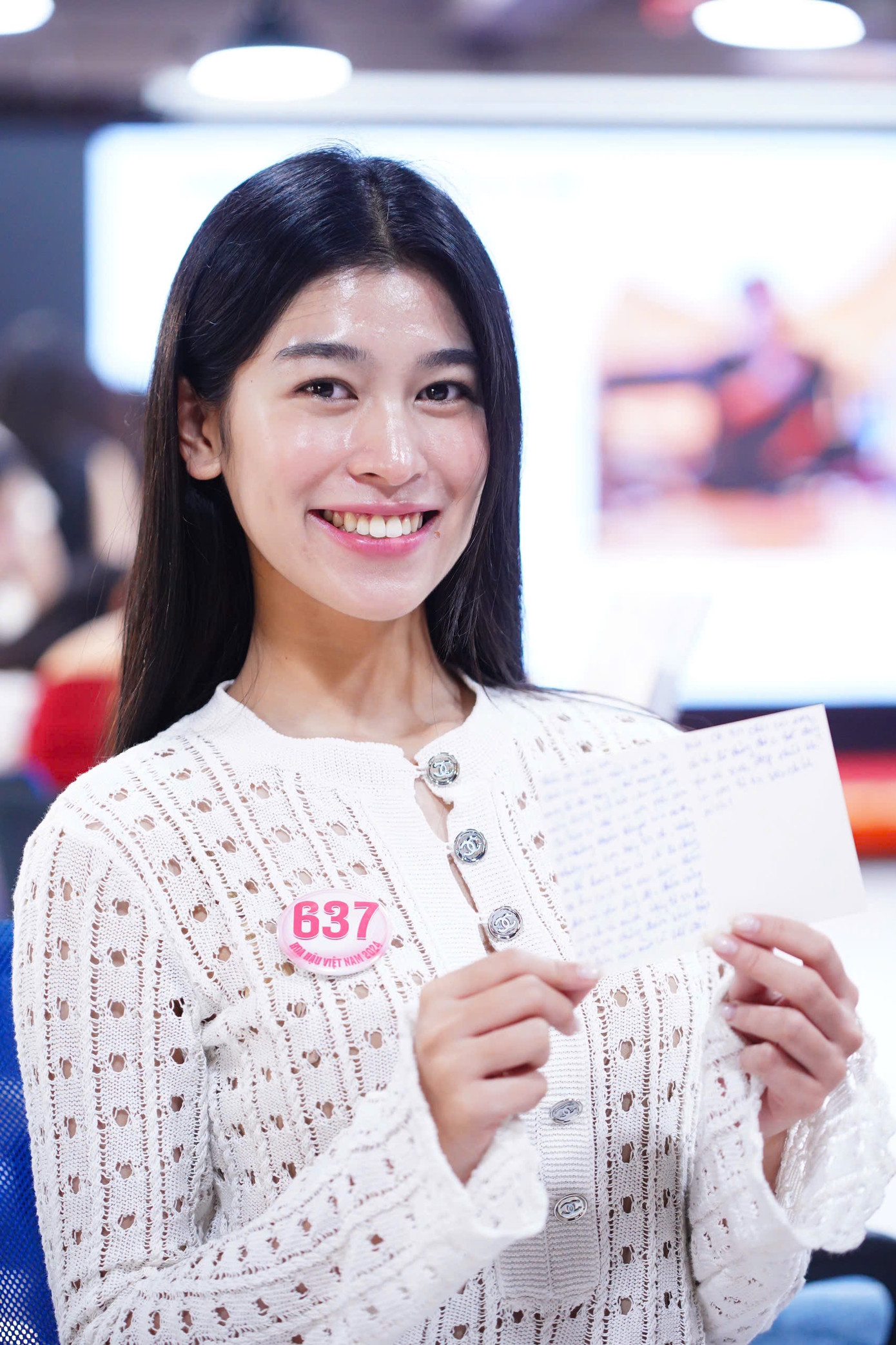 Một số hình ảnh của thí sinh Hoa hậu Việt Nam trong buổi học luyện thanh.