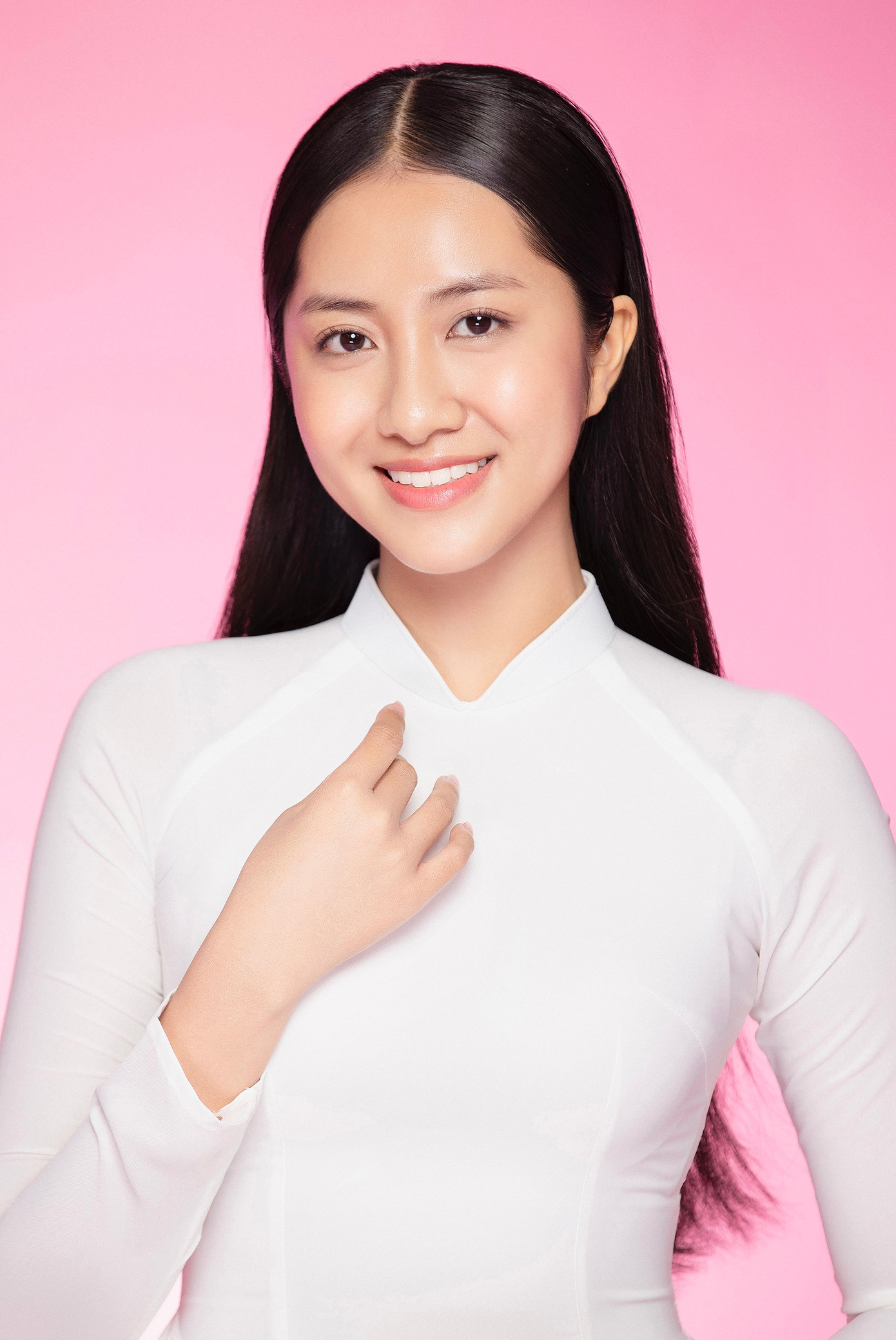 Hà Trúc Linh sinh năm 2004, đến từ Phú Yên. Cô là Hoa khôi Đại học Tài chính - Marketing TP HCM, nhiều năm liền được khen thưởng là Đoàn viên xuất sắc trong công tác Đoàn và phong trào thanh niên. Lê Thị Ngọc Ánh sinh năm 2002, đến từ Huế, hiện là sinh viên Đại học Công nghệ TP.HCM. Ngọc Ánh từng giành Huy chương Bạc nội dung thi áo dài đơn tại cuộc thi Tài năng Nghệ thuật Đà Nẵng, Á khôi 1 Đại học Sư phạm Huế, Top 15 Hoa khôi Đại học Huế, Top 5 Miss Hutech, Người đẹp năng động tại Miss Hutech. Hà Trúc Linh sinh năm 2004, đến từ Phú Yên. Cô là Hoa khôi Đại học Tài chính - Marketing TP HCM, nhiều năm liền được khen thưởng là Đoàn viên xuất sắc trong công tác Đoàn và phong trào thanh niên. Lê Thị Ngọc Ánh sinh năm 2002, đến từ Huế, hiện là sinh viên Đại học Công nghệ TP.HCM. Ngọc Ánh từng giành Huy chương Bạc nội dung thi áo dài đơn tại cuộc thi Tài năng Nghệ thuật Đà Nẵng, Á khôi 1 Đại học Sư phạm Huế, Top 15 Hoa khôi Đại học Huế, Top 5 Miss Hutech, Người đẹp năng động tại Miss Hutech.