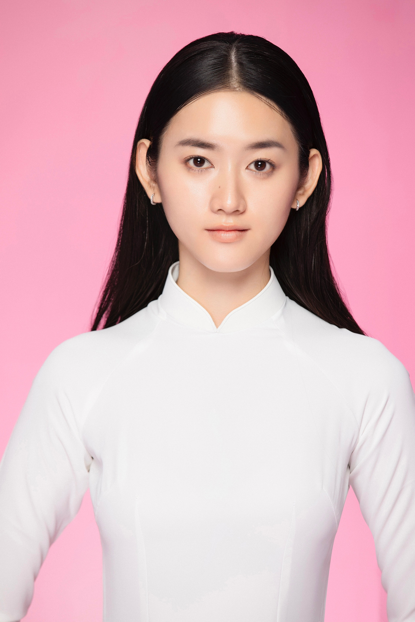 Thí sinh Ngô Trần Hải Yến sinh năm 2004, đến từ TPHCM, sinh viên Đại học Công nghiệp TP HCM. Cô có chiều cao 1,77 m, số đo ba vòng 77-58-94 cm. Thí sinh Nguyễn Thị Ngọc Như sinh năm 2004, đến từ Tiền Giang, sinh viên Đại học Mở TPHCM.