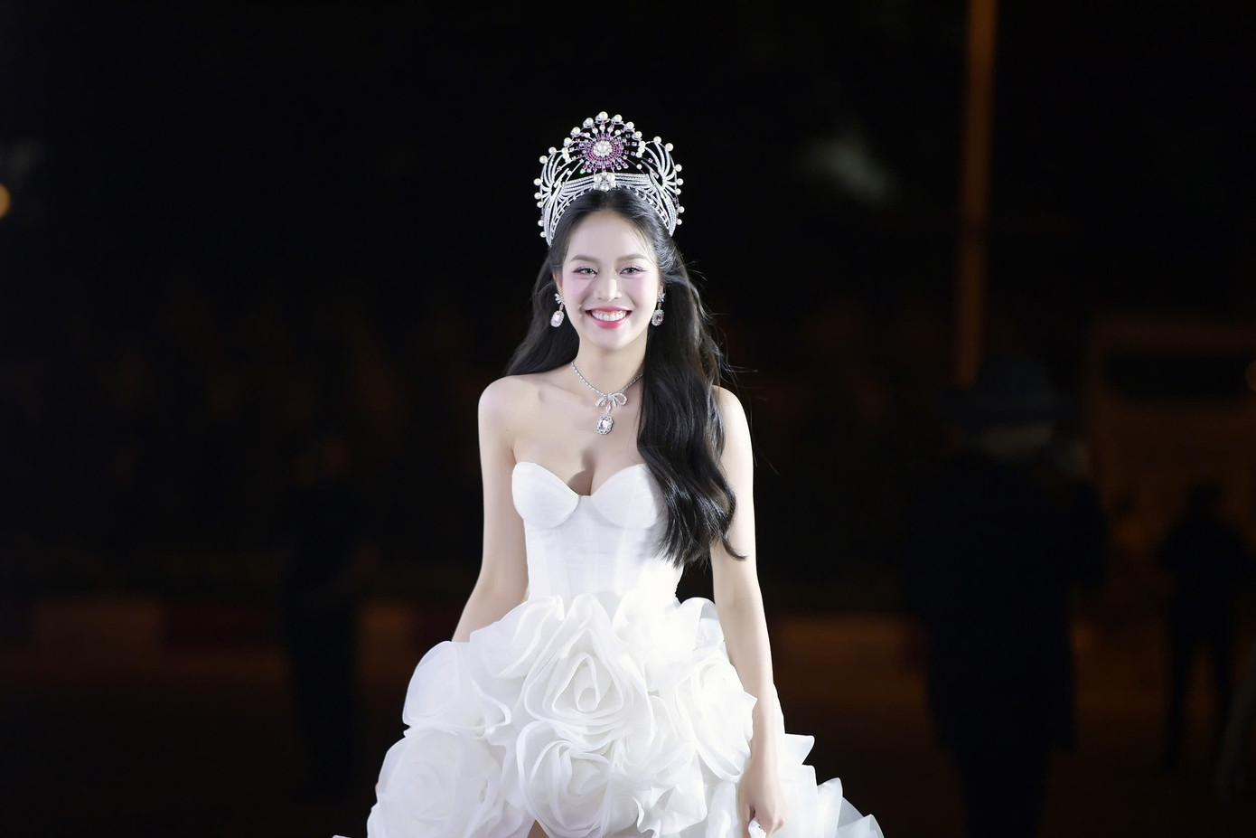 Thanh Thủy chia sẻ cô cảm nhận được năng lượng và kỹ năng trình diễn tốt của Top 41 Hoa hậu Việt Nam 2024. “Tôi ngạc nhiên vì sự tiến bộ của các thí sinh sau thời gian ở nhà chung Hoa hậu Việt Nam 2024”, Thanh Thủy nói.