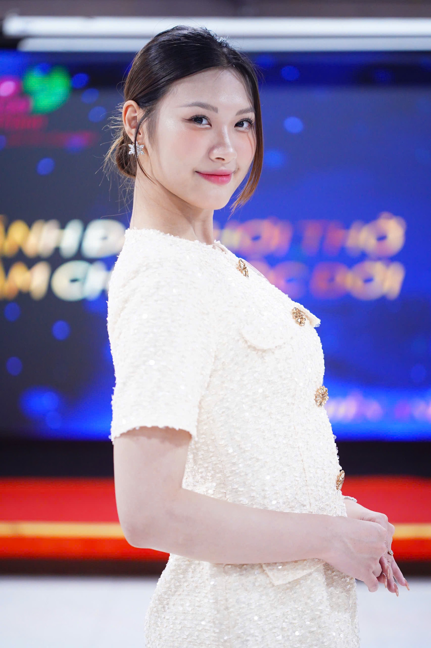 Hiện, cô gái đến từ Tuyên Quang học ngành Tài chính - Ngân hàng và mong muốn phát triển sự nghiệp theo đúng chuyên ngành của mình. Đồng thời, đóng góp những giá trị tích cực đến cộng đồng.