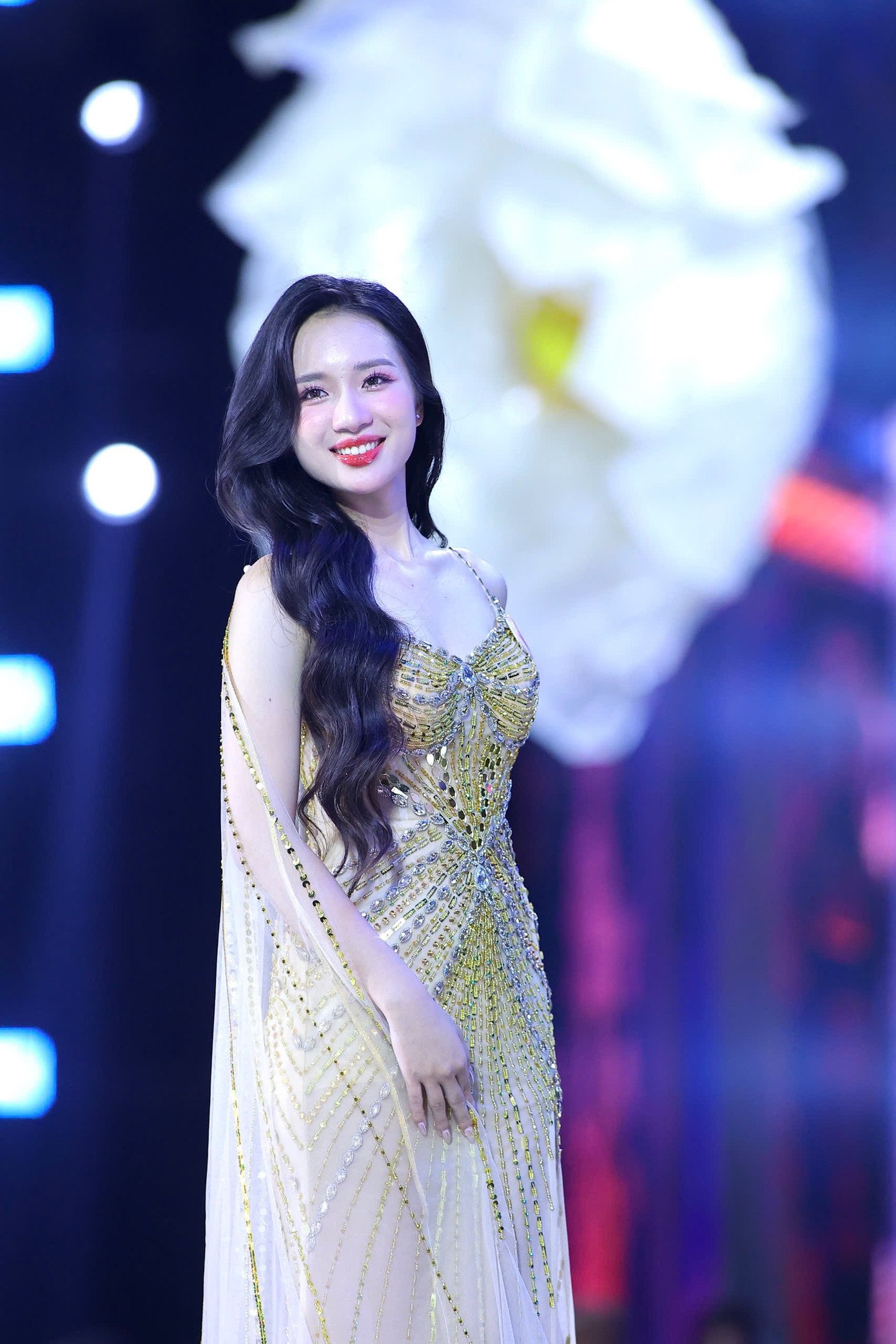 Thí sinh Hà Thị Giang Thanh (615) sinh năm 2002, đến từ Hạ Long, người mẫu tự do, tốt nghiệp Đại học Văn hóa Hà Nội. Cô cao 1,74 m, nặng 57 kg, số đo ba vòng 80-62-93 cm. Thí sinh Hà Thị Giang Thanh (615) sinh năm 2002, đến từ Hạ Long, người mẫu tự do, tốt nghiệp Đại học Văn hóa Hà Nội. Cô cao 1,74 m, nặng 57 kg, số đo ba vòng 80-62-93 cm.