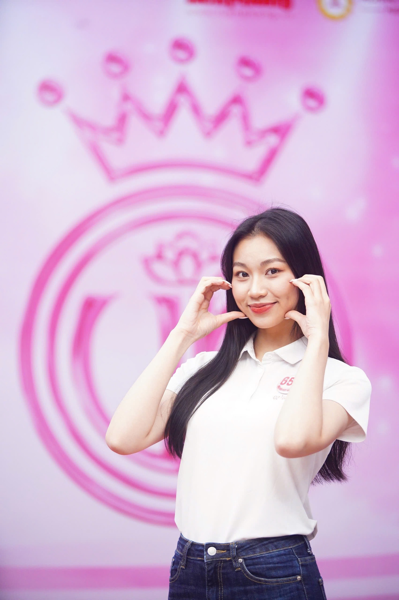 Trần Thị Huyền Cơ sinh năm 2003, đến từ Nghệ An. Cô từng là Đại sứ Chiến dịch tình nguyện Mùa Hè Xanh 2024 của ĐH Tài chính - Marketing và cùng đồng đội giành giải Nhất tại chương trình Đi an toàn, về hạnh phúc do Đài Truyền hình TPHCM tổ chức.