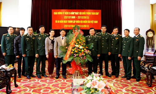 Tặng lẵng hoa tươi thắm