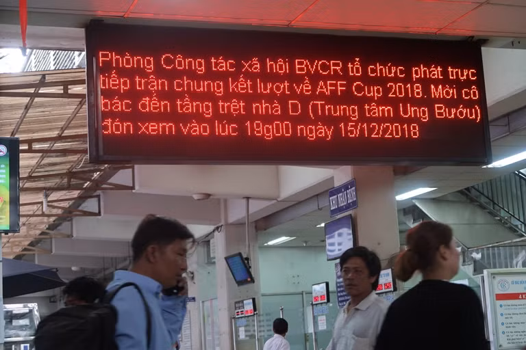 Bệnh nhân được xem bóng đá như ở nhà ảnh 1