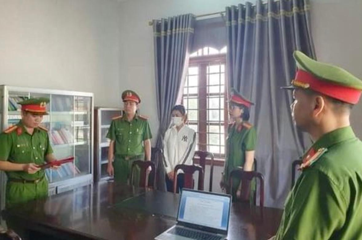 Cơ quan Công an tống đạt quyết định khởi tố vụ án, khởi tố bị can đối với Nguyễn Thị Ngọc Hà.