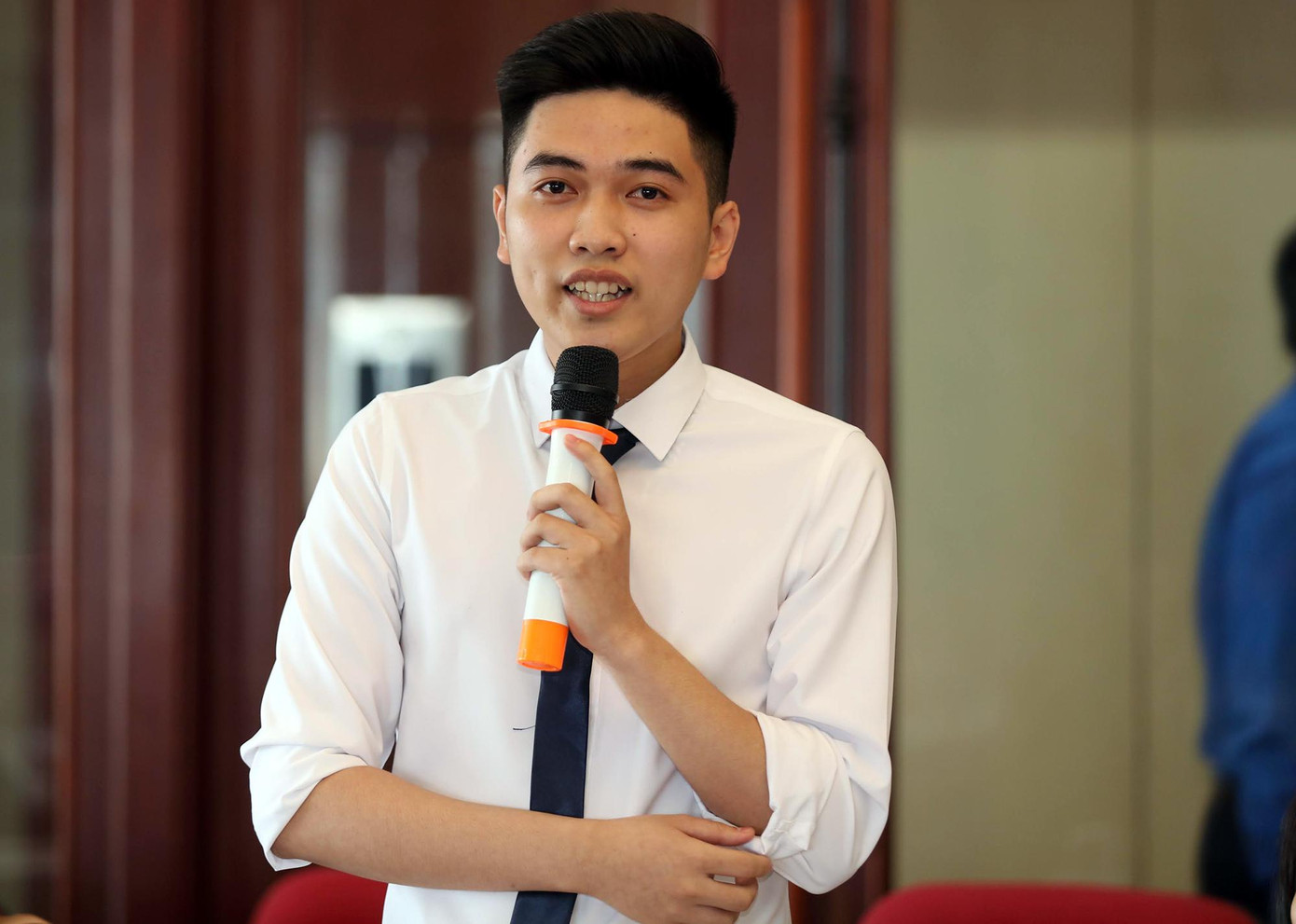 Nguyễn Minh Hiếu cho biết, bài dự thi là bức thư viết từ năm 2016 gửi cho chính cậu. Qua đó, cậu muốn nhìn lại rằng bản thân đã trưởng thành từ Đoàn như thế nào, học được những gì từ công tác Đoàn và phong trào thanh niên. Ảnh: Như Ý Nguyễn Minh Hiếu cho biết, bài dự thi là bức thư viết từ năm 2016 gửi cho chính cậu. Qua đó, cậu muốn nhìn lại rằng bản thân đã trưởng thành từ Đoàn như thế nào, học được những gì từ công tác Đoàn và phong trào thanh niên. Ảnh: Như Ý