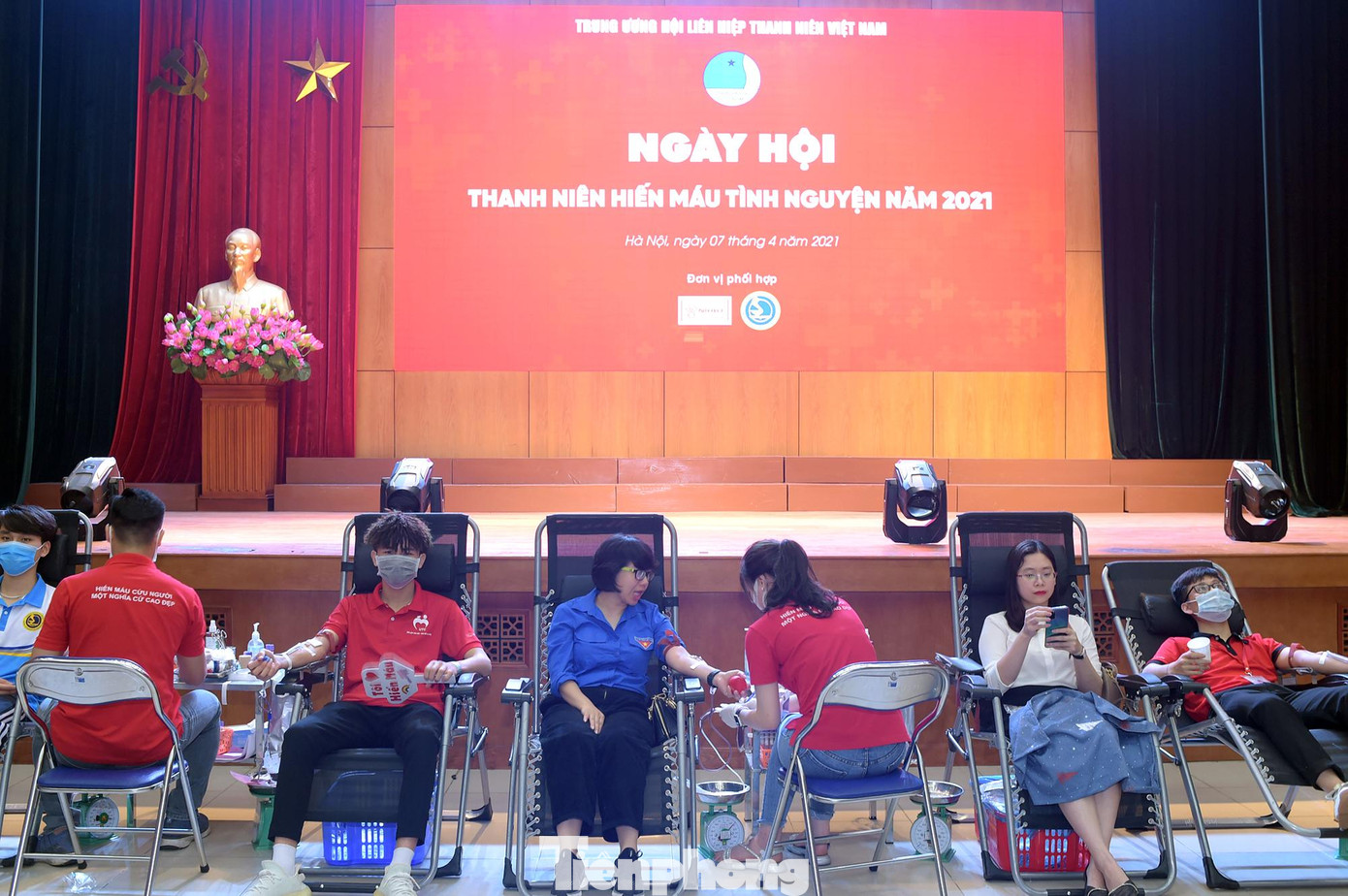 Ngày 7/4, tại Trường Đại học Giao thông Vận tải (Hà Nội) Trung ương Hội Liên hiệp Thanh niên Việt Nam phối hợp với Viện Huyết học và Truyền máu Trung ương tổ chức Ngày hội Thanh niên hiến máu tình nguyện năm 2021. Đây là hoạt động hưởng ứng Ngày toàn dân hiến máu tình nguyện ngày 7/4.