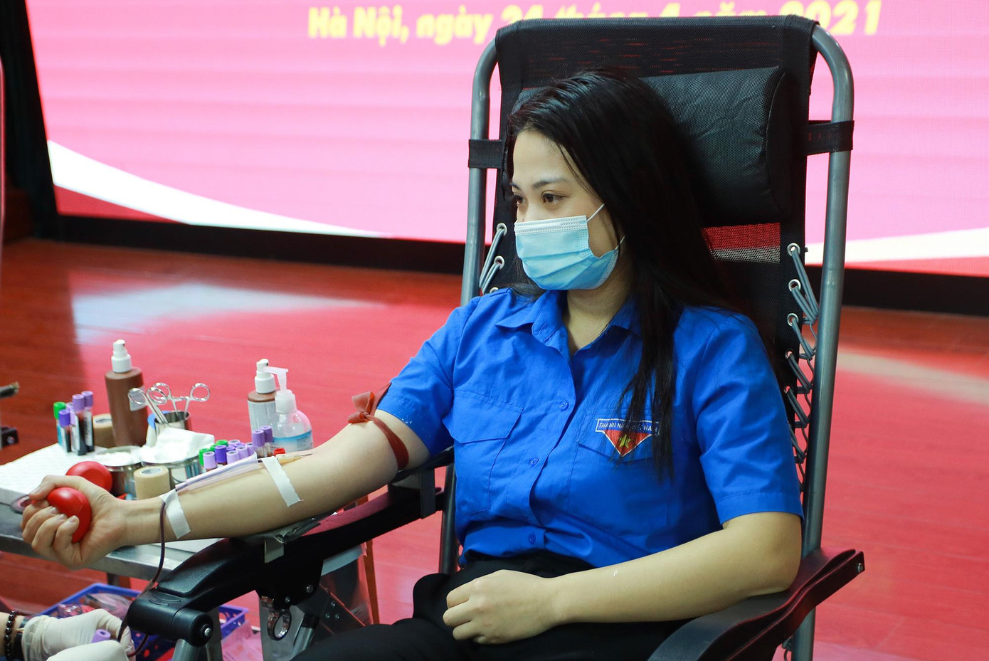 Chị Trần Thị Phương tham gia hiến máu tại chương trình Chị Trần Thị Phương tham gia hiến máu tại chương trình