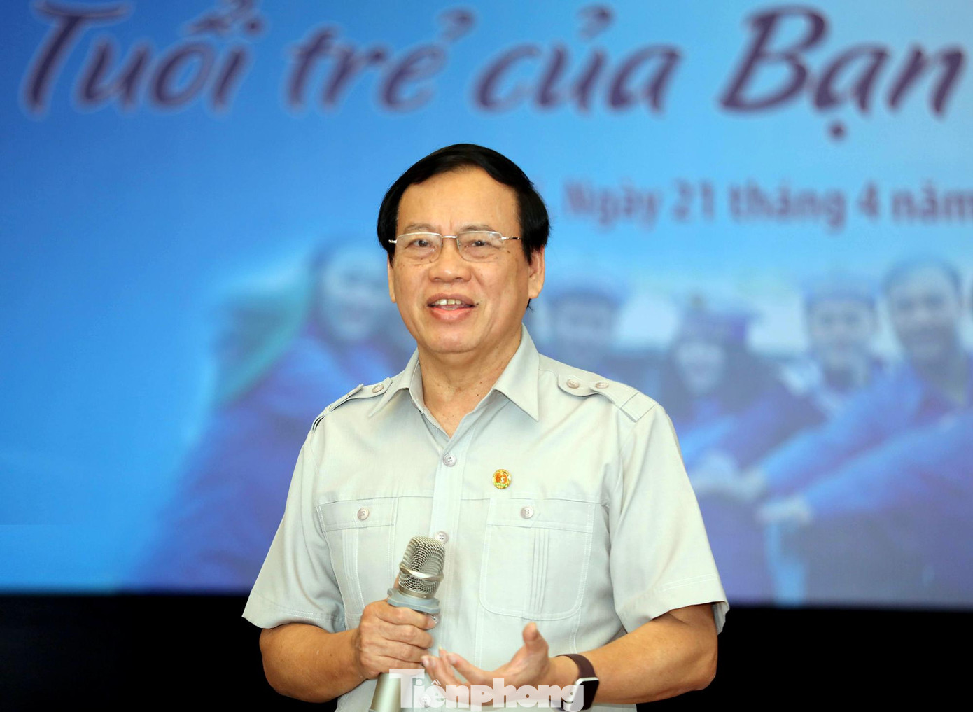 Ông Vũ Trọng Kim - nguyên Bí thư Thứ nhất T.Ư Đoàn, Chủ tịch Hội Cựu Thanh niên Xung phong chia sẻ những dấu ấn gắn bó với công tác Đoàn và phong trào thanh thiếu nhi; sẵn sàng đến với những nơi gian khó. Ông chia sẻ sự tâm đắc với sáng kiến ra đời của chiếc áo xanh thanh niên; sáng kiến Năm Thanh niên và dự án xóa cầu khỉ ở vùng sông nước Đồng bằng sông Cửu Long.