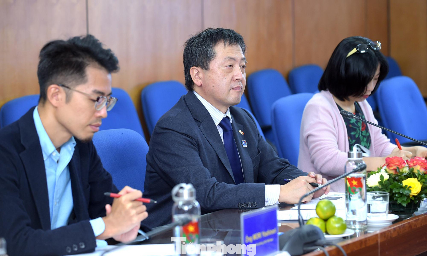 Trưởng Đại diện Văn phòng JICA Việt Nam Shimizu Akira tại buổi làm việc. Ảnh: Xuân Tùng