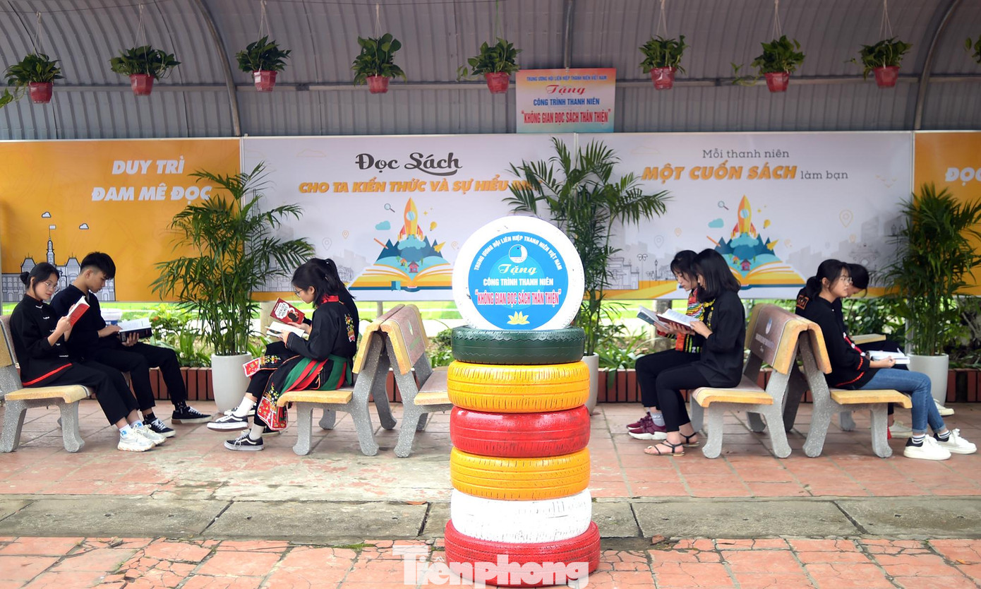 Không gian đọc sách mới được khánh thành trong khuông viên Trường PTDTNT tỉnh Bắc Giang. Ảnh: Xuân Tùng