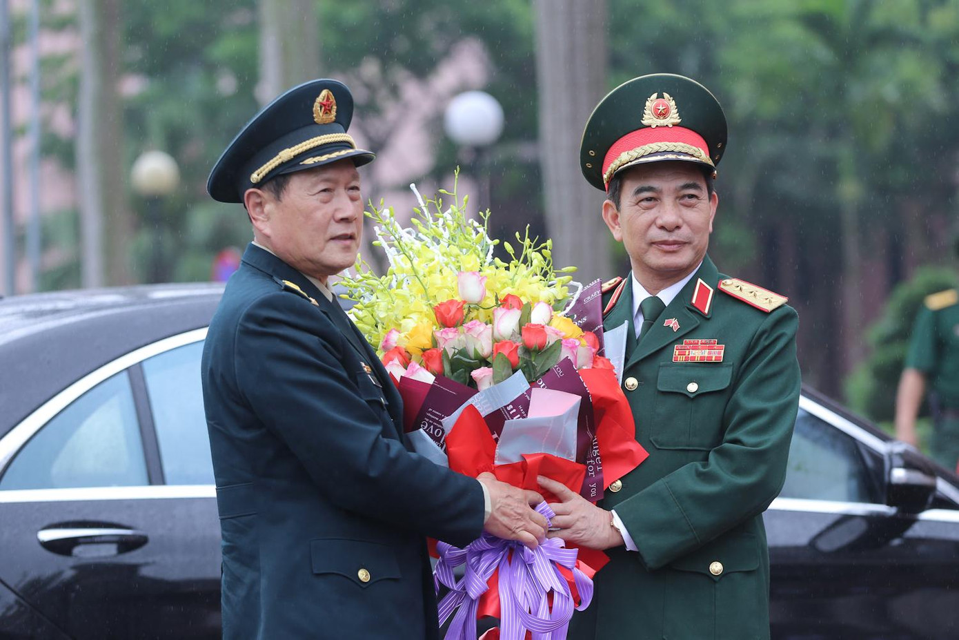 Bộ trưởng Quốc phòng Việt Nam đón Bộ trưởng Quốc phòng Trung Quốc tới Hà Nội hội đàm