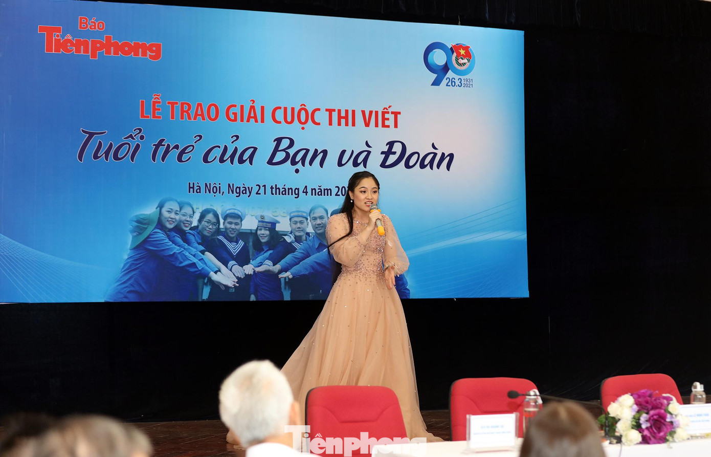 Ngày 21/4, tại Hà Nội, Báo Tiền Phong tổ chức trao giải Cuộc thi viết “Tuổi trẻ của bạn và Đoàn”. Cuộc thi chào mừng kỷ niệm 90 năm Ngày thành lập Đoàn TNCS Hồ Chí Minh (26/3/1931- 26/3/2021).