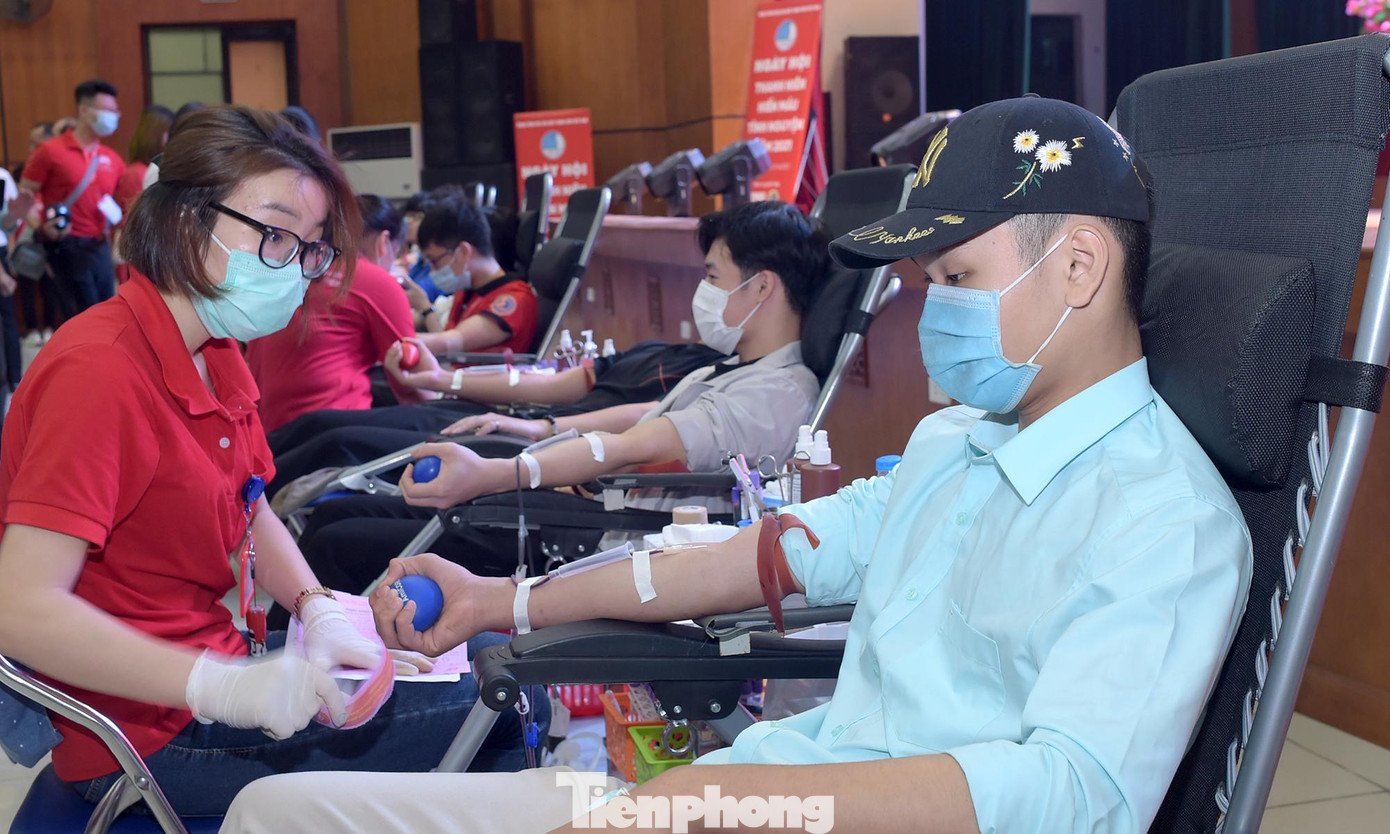 Ngày hội Thanh niên hiến máu tình nguyện 2021 sẽ được triển khai thành chuỗi liên tục ở tất cả các cấp bộ Hội LHTN Việt Nam từ nay đến hết tháng 4/2021 trên tinh thần tiết kiệm, thiết thực, an toàn và bảo đảm tuân thủ các quy định về phòng, chống dịch COVID-19. Bên cạnh đó, các cấp bộ Hội sẽ triển khai các chương trình tuyên truyền nâng cao nhận thức về ý nghĩa cao đẹp của hành động hiến máu cứu người; tôn vinh các cá nhân, tập thể tiêu biểu hiến máu tình nguyện.