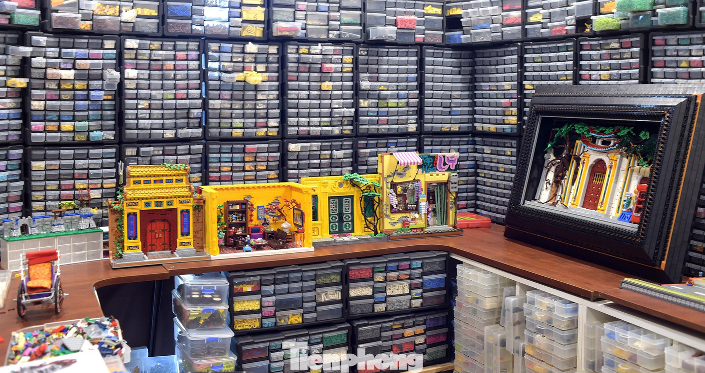 Bằng sự sáng tạo, khéo léo sử dụng các mảnh ghép lego, anh Hoàng đã tái hiện sinh động nhiều công trình, góc không gian mang nét văn hóa Việt Nam. Anh cho biết: Từng có gần chục năm du học và làm việc ở nước ngoài nên có dịp tiếp xúc tìm hiểu để so sánh đối chiếu nét văn hóa, kiến trúc phương Tây với Việt Nam. Đặc biệt, sau hai năm về nước sinh sống anh càng thấy được nét đặc biệt, đặc sắc để yêu và tự hào hơn những công trình kiến trúc, không gian sống tưởng đã rất quen thuộc.