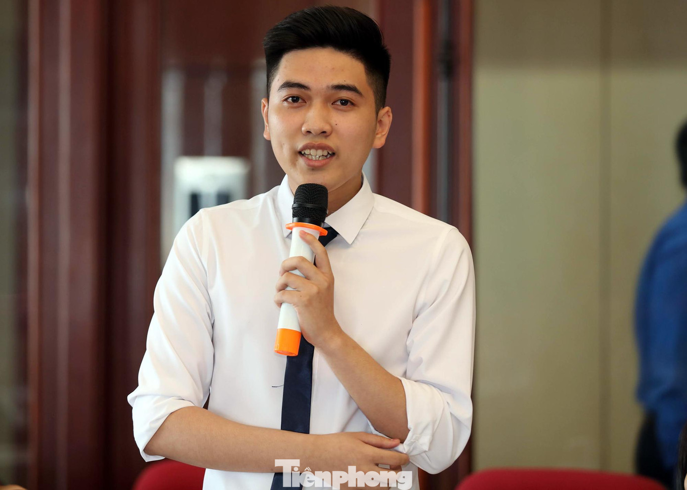 Tác giả Nguyễn Minh Hiếu (SN 2001) sinh viên Học viện Báo chí và Tuyên truyền đã chia sẻ về sự trưởng thành qua các hoạt động, phong trào của Đoàn. Khi vừa tròn 18 tuổi, cậu vinh dự được kết nạp vào Đảng.