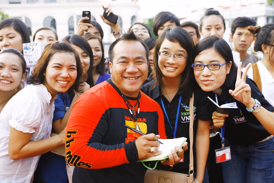 Cây hài Hiếu Hiền giao lưu với người hâm mộ