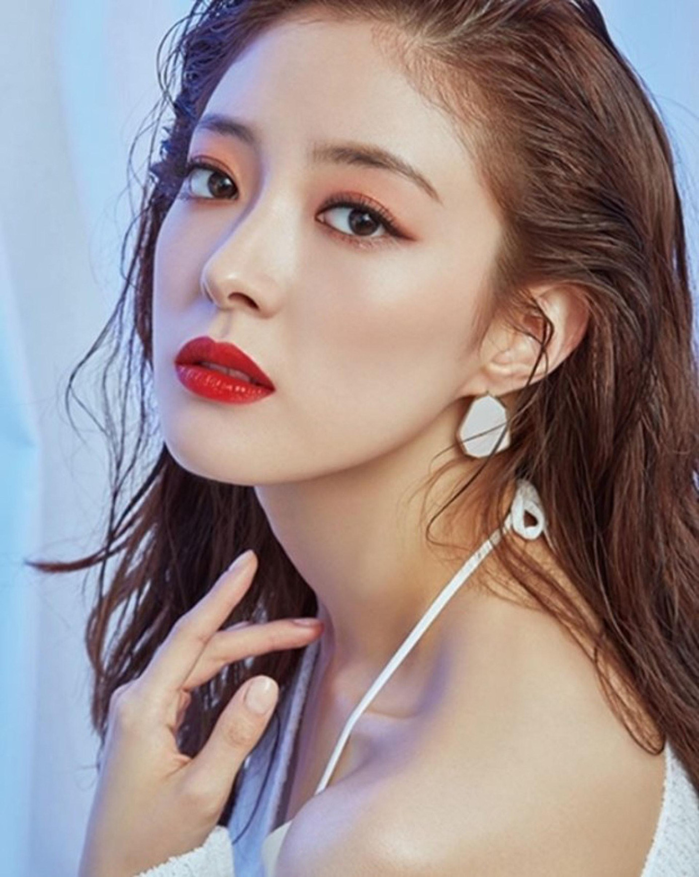 4. Lee Se Young: Thành công của bộ phim cổ trang "Cổ tay áo màu đỏ" giúp tên tuổi Lee Se Young "phủ sóng" ngày càng rộng. Cô xếp hạng 4 với hơn 141.000 phiếu bầu.