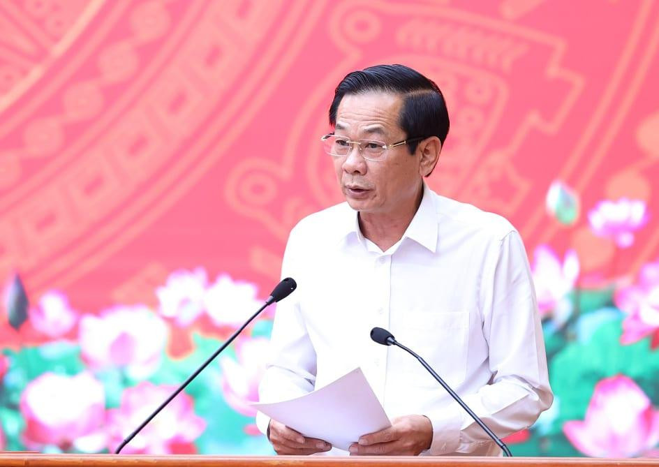 Bí thư Tỉnh uỷ Kiên Giang Đỗ Thanh Bình báo cáo tình hình kinh tế-xã hội. Ảnh: Dương Giang/TTXVN