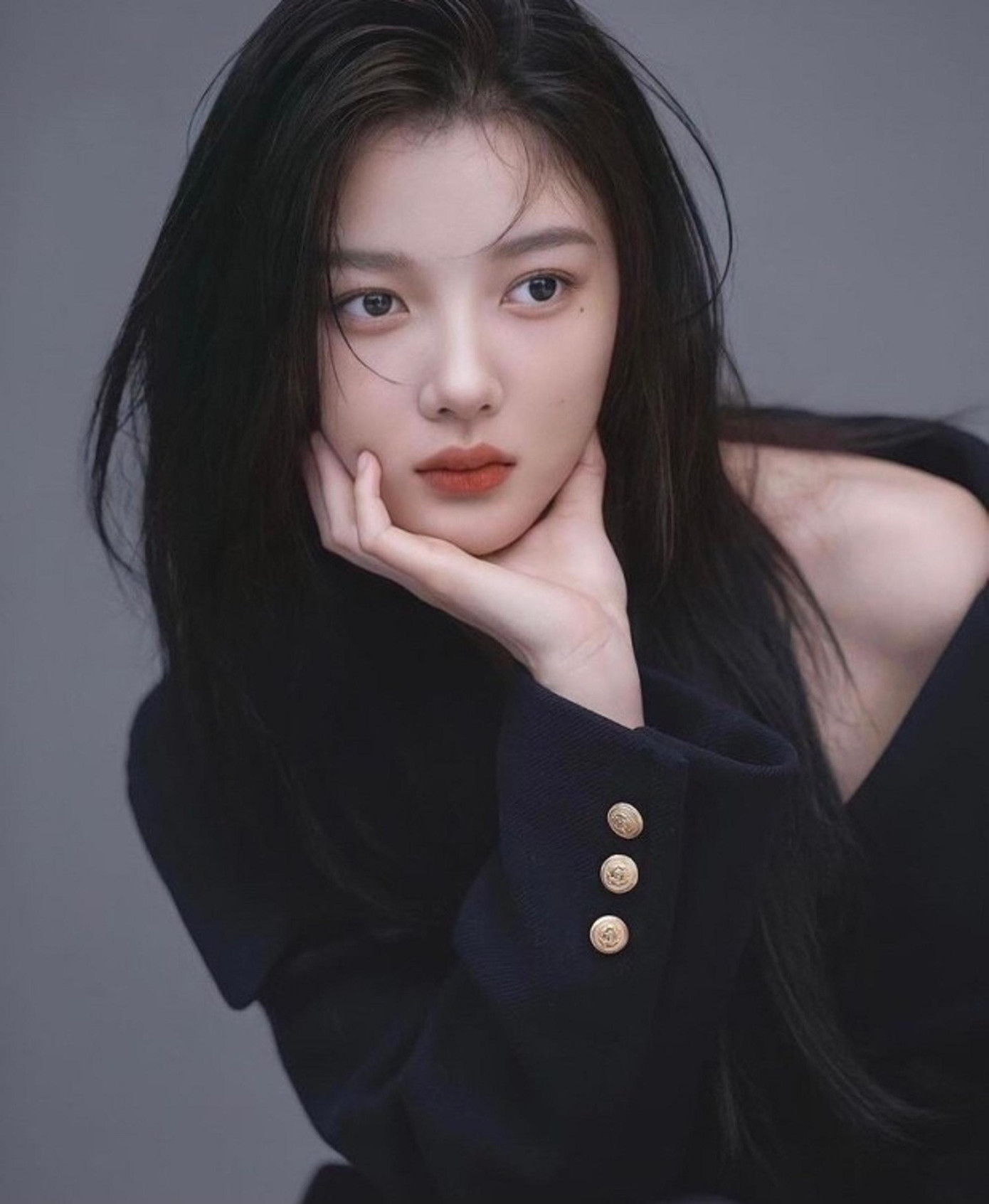 10. Kim Yoo Jung: "Chốt" Top 10 là sao nhí "Mặt trăng ôm Mặt trời" với hơn 31.000 phiếu bầu.