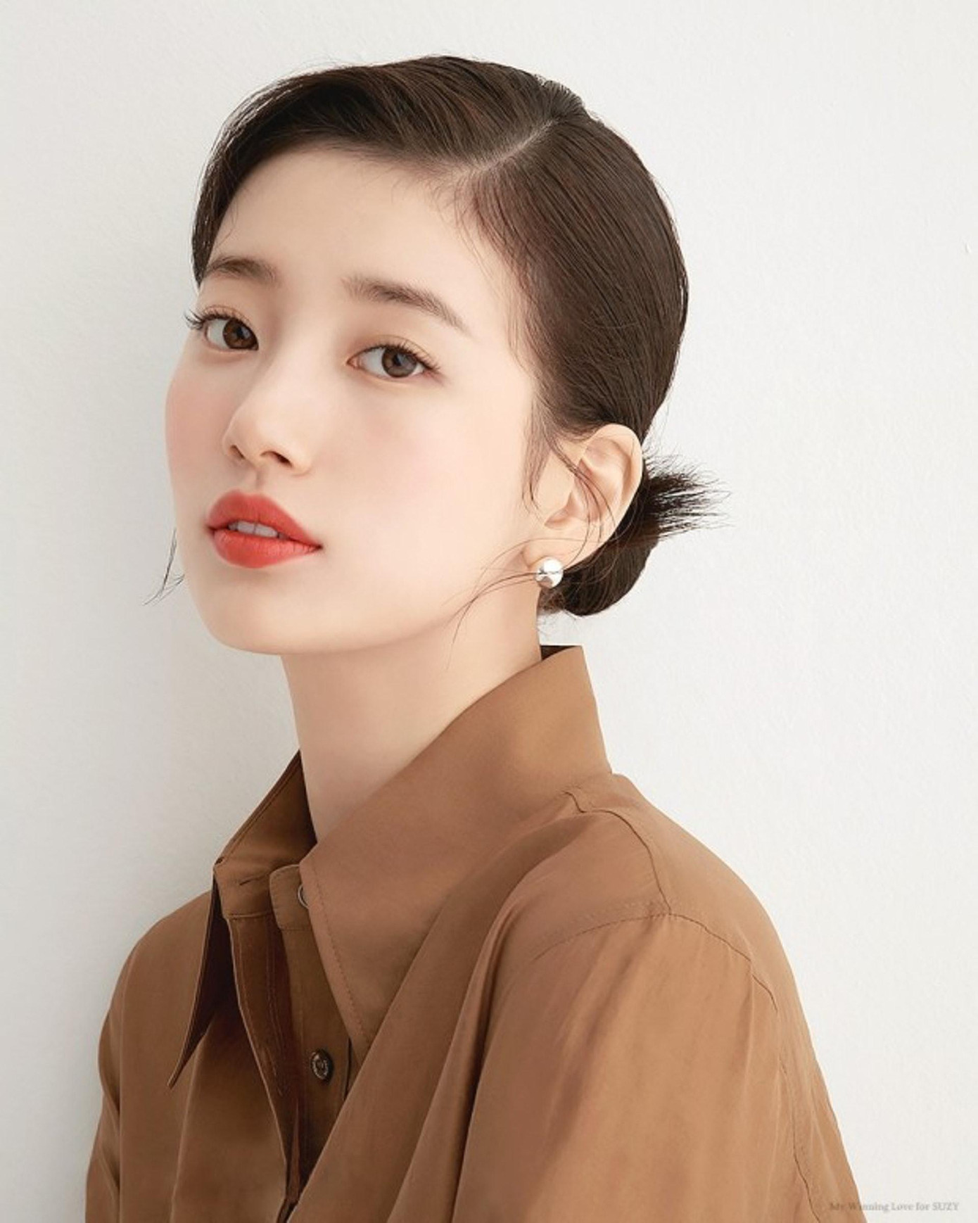 6. Bae Suzy: "Tình đầu quốc dân" xếp hạng 6 với hơn 61.000 phiếu bầu.