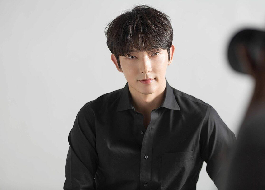 5. Lee Joon Gi: “Mỹ nam đẹp hơn hoa” Lee Joon Gi có 223.171 phiếu bầu, giữ hạng 5.