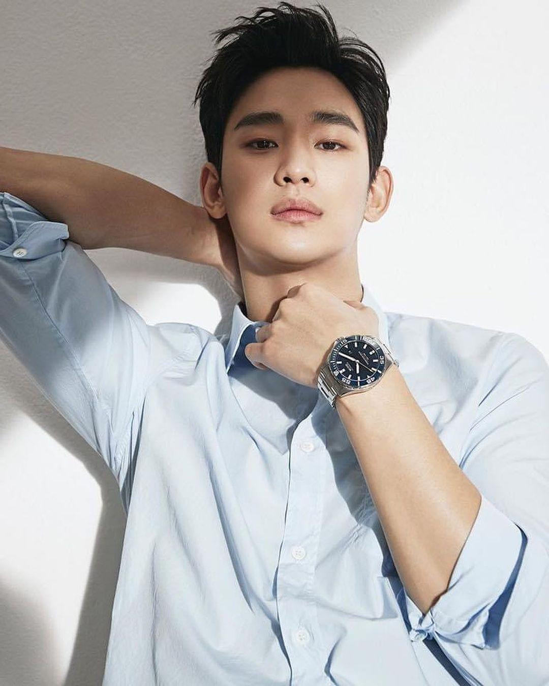 4. Kim Soo Hyun: Hạng 4 thuộc về tài tử “Điên thì có sao” với hơn 240.000 phiếu bầu (0,8%).