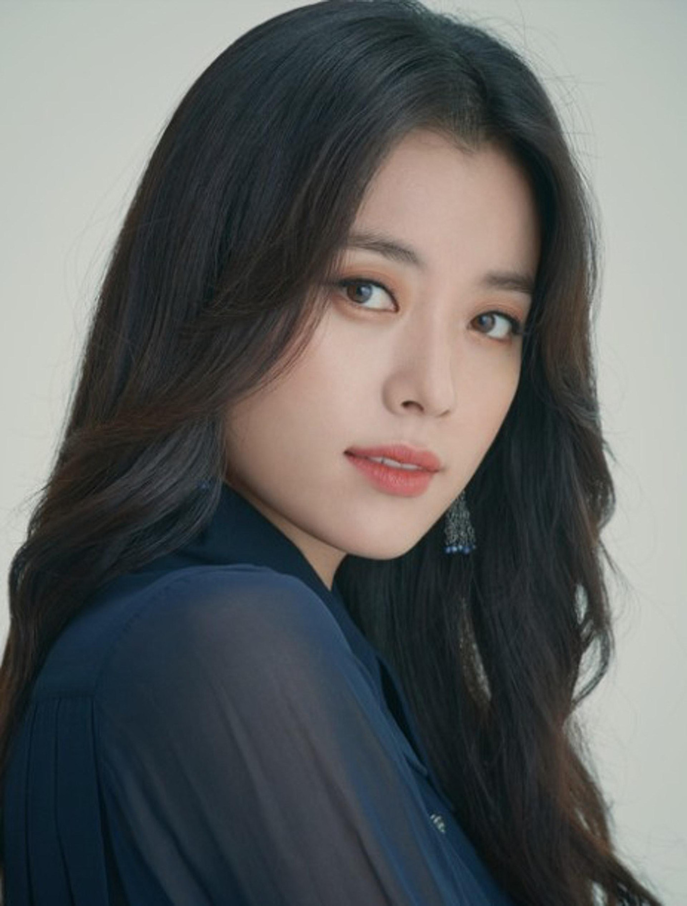 14. Han Hyo Joo: 8.744 phiếu bầu.