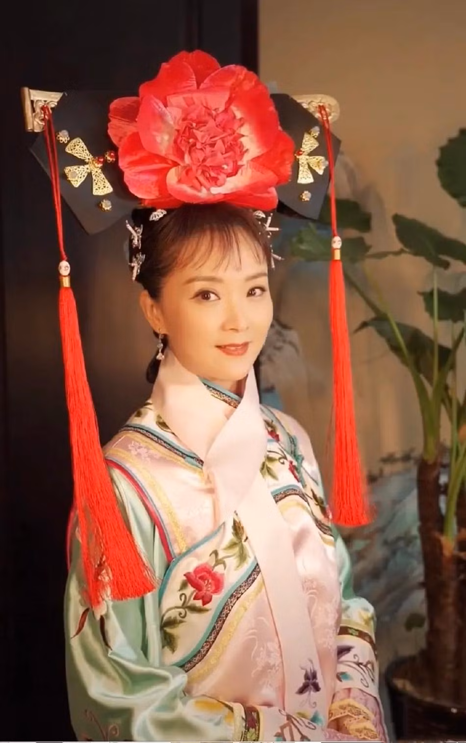 Vương Diễm được khen ngợi bởi nhan sắc không tuổi. Vương Diễm được khen ngợi bởi nhan sắc không tuổi.